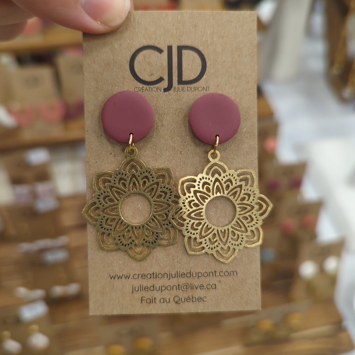 Stud en argile et pendentif mandala en laiton ( BO-1808)