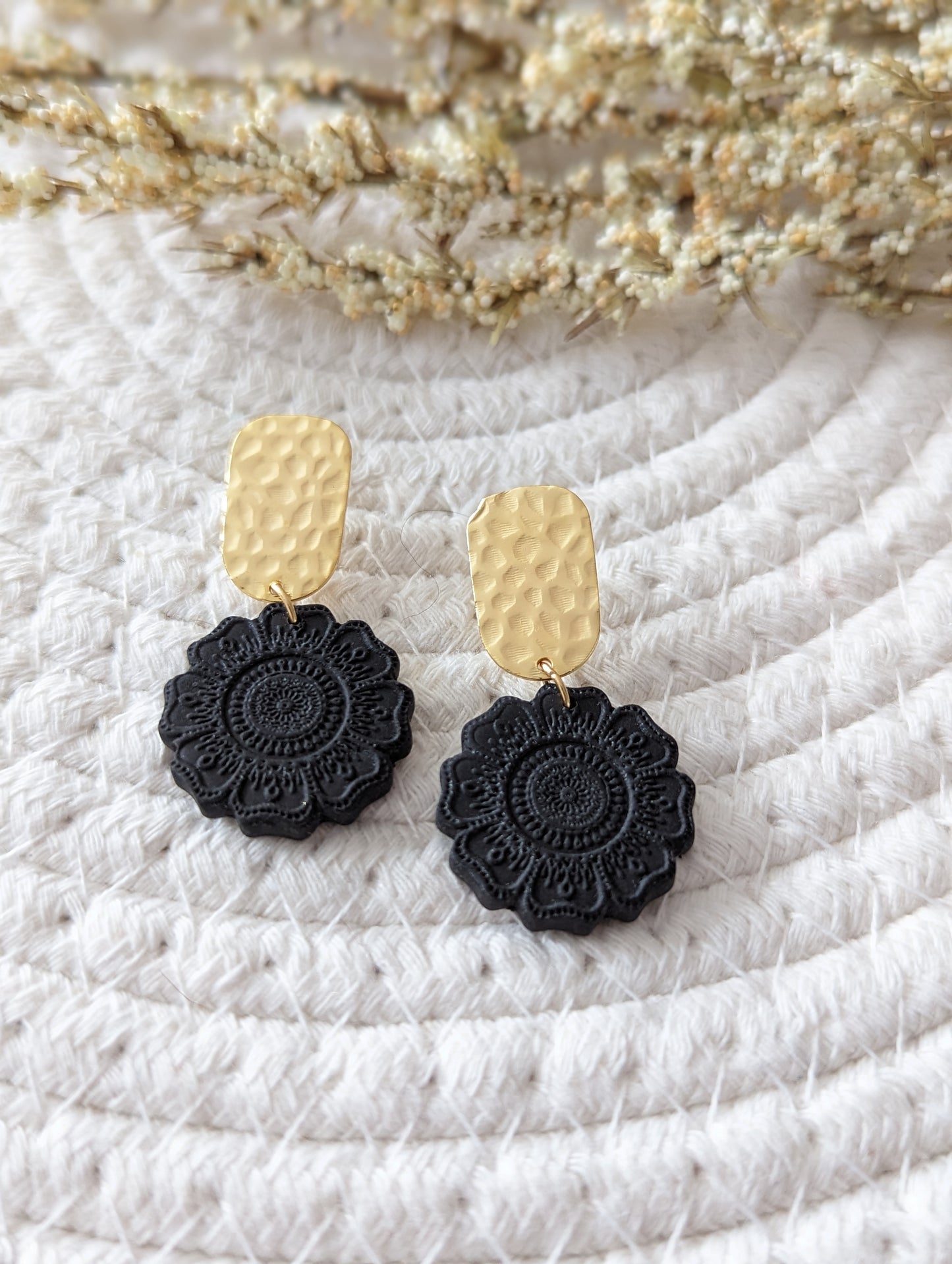 Stud doré et pendentif fleur mandala en argile ( BO-1816)
