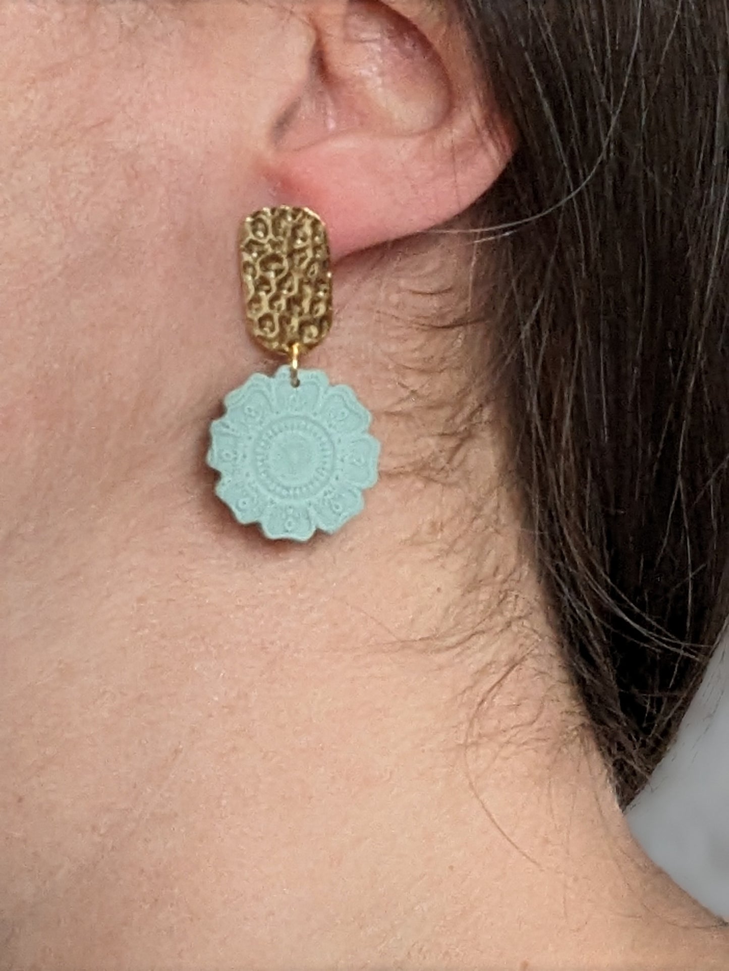 Stud doré et pendentif fleur mandala en argile ( BO-1816)