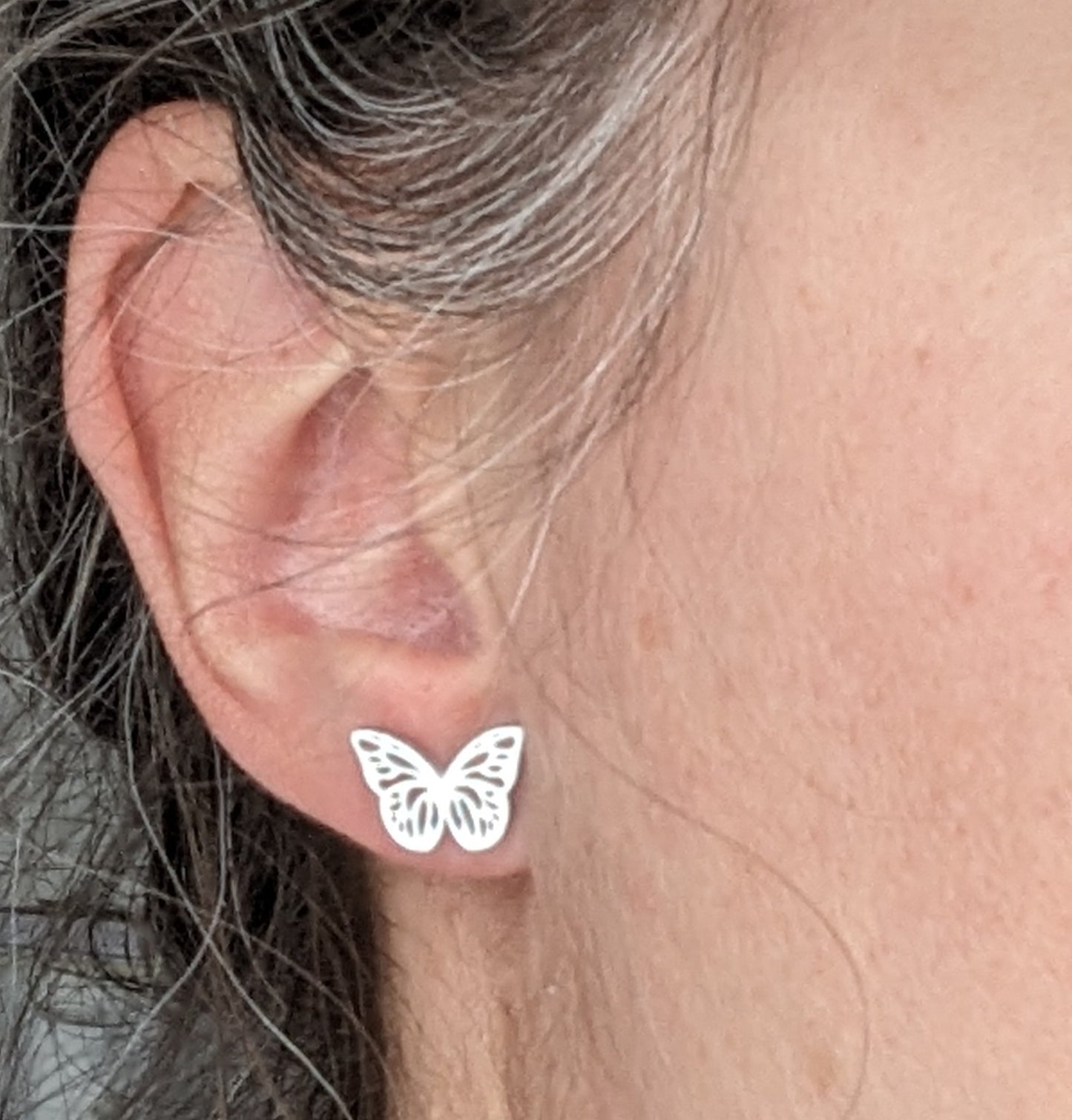 Boucles d'oreilles papillon // butterfly stud earrings // stainless steel earrings // minimalist jewelry // (bo-1828)