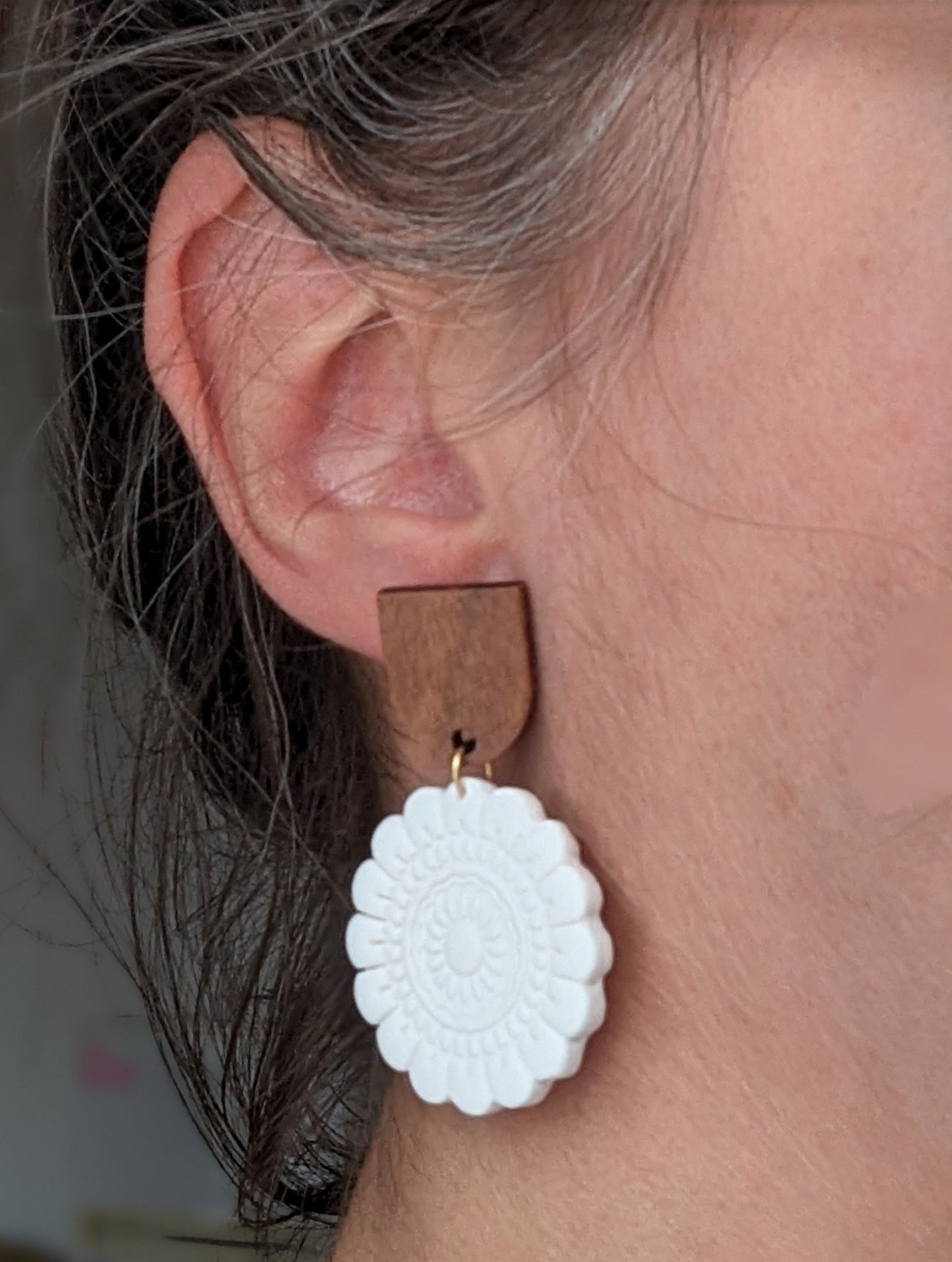 Boucles d'oreilles stud bois et pendentif en argile motif mandala (BO-1837)