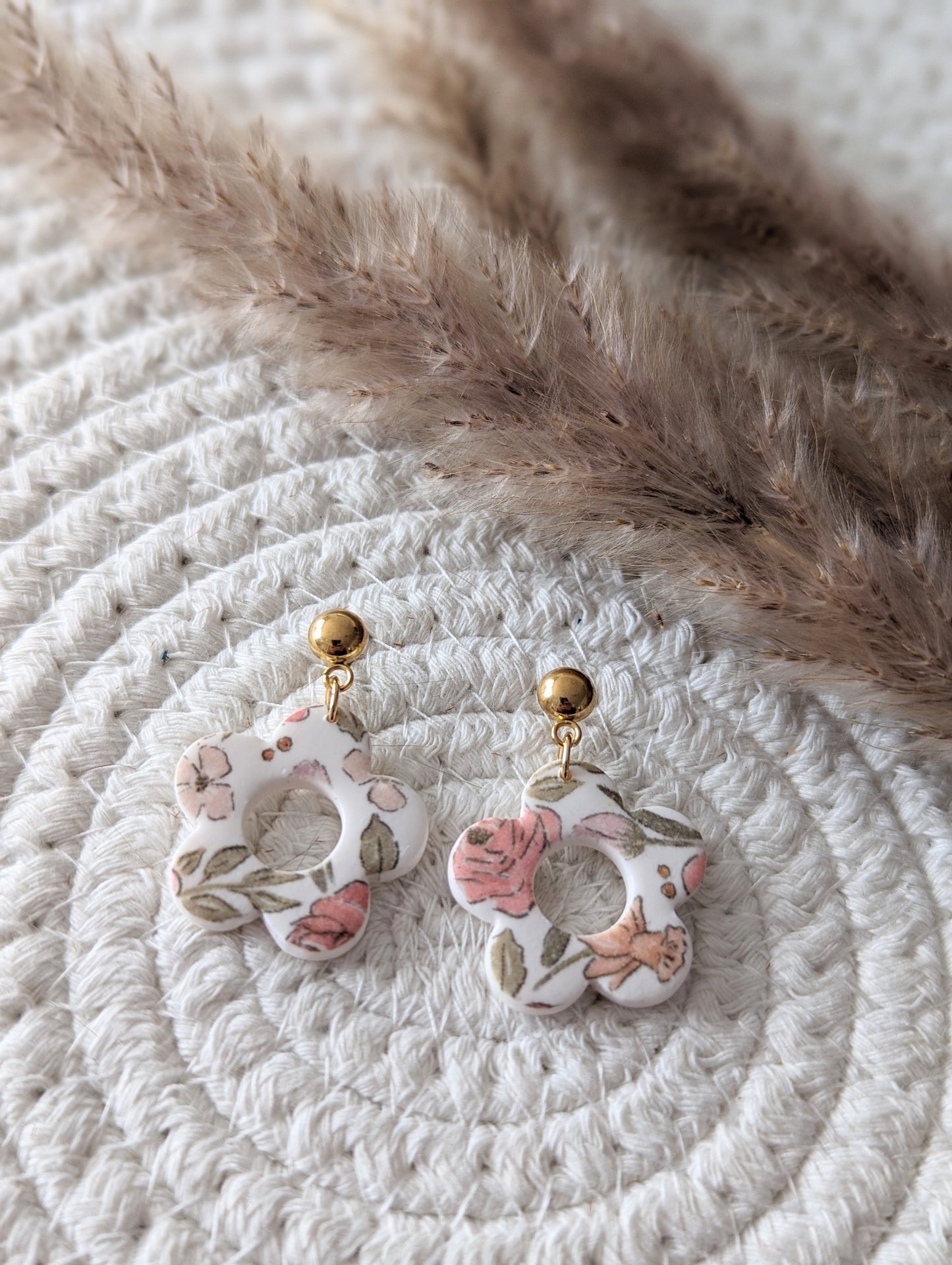 Boucles d'oreilles stud acier inoxydable et pendentif fleur en argile polymère (BO-1855)