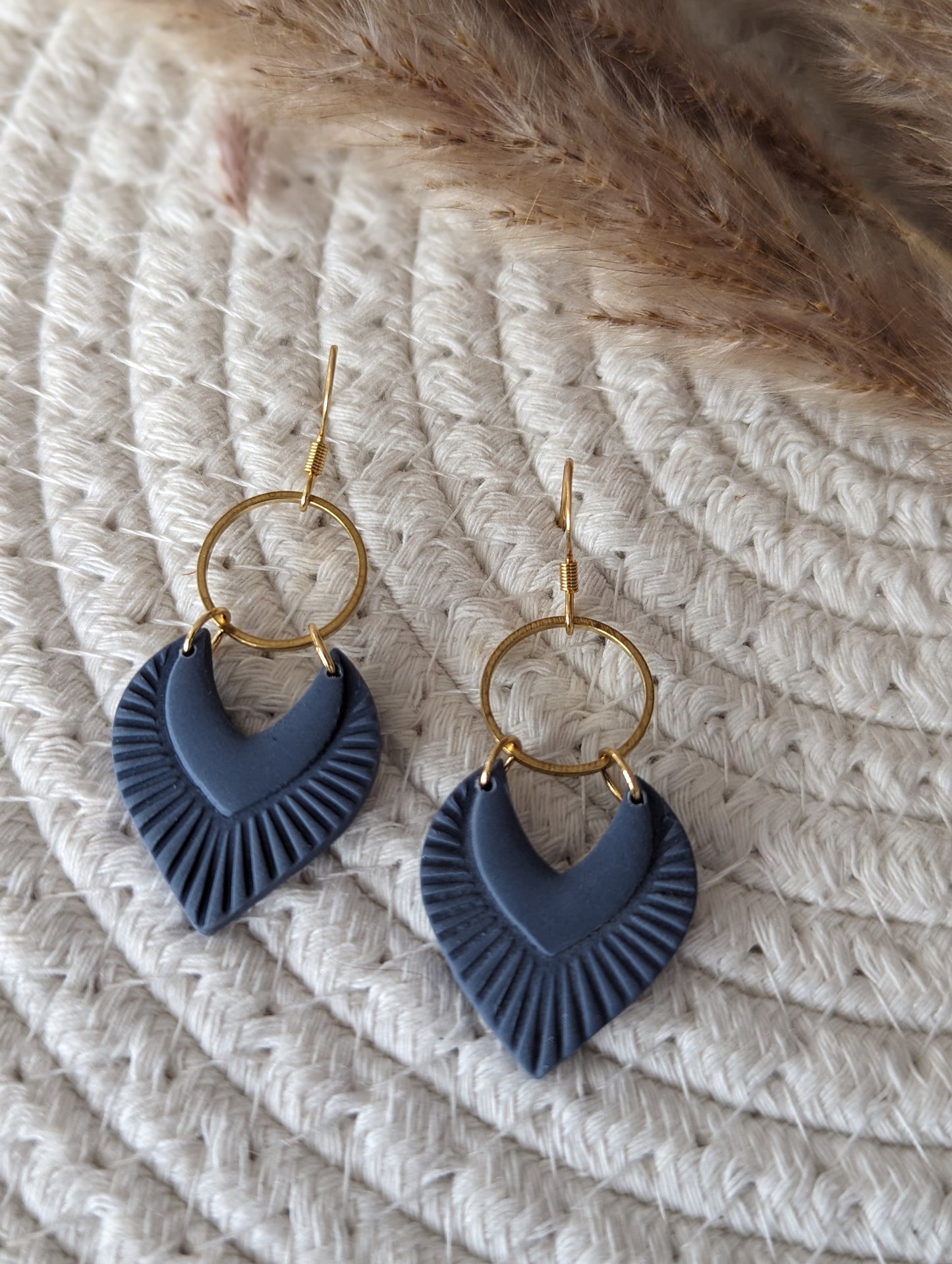 Boucles d'oreilles crochet acier inoxydable et pendentif en argile polymère (BO-1857)