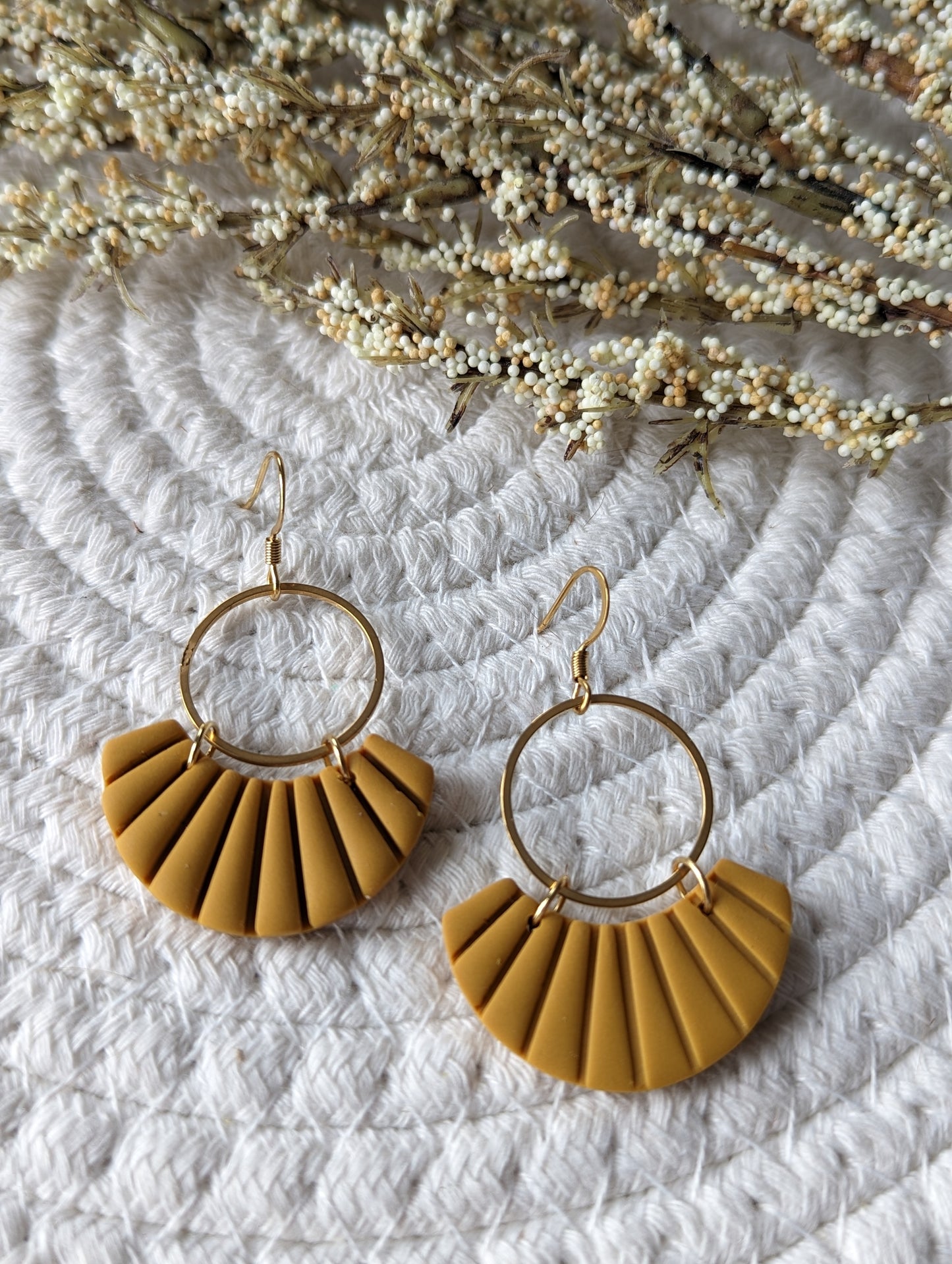 Boucles d'oreilles anneau laiton et arche argile (bo-1818)