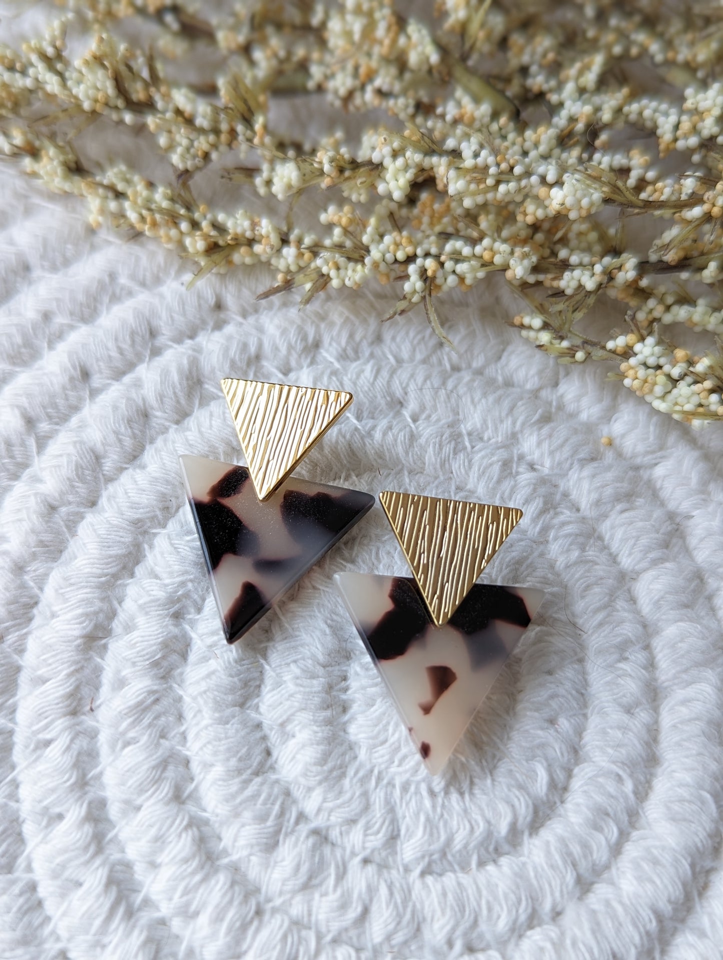 Boucles d'oreilles triangle// acrylique // acetate earrings // geometrique // cadeau pour elle // (bo-1538)