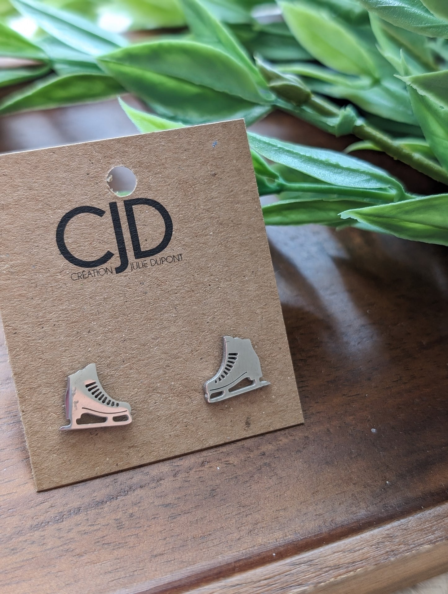 Boucles d'oreilles patin // skate stud earrings // stainless steel earrings // minimalist jewelry (bo-1864)