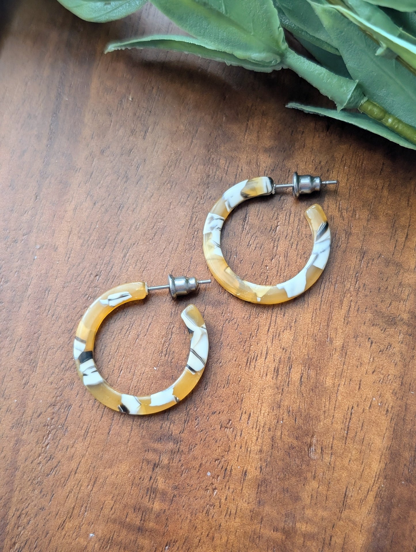 Boucles d'oreilles acrylique // boucles style créole // acetate earrings // hoop earrings (bo-1567-3)