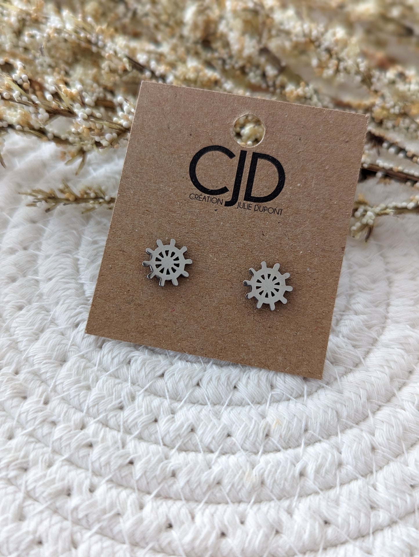 Boucles d'oreilles gouvernail // rudder stud earrings // stainless steel earrings // minimalist jewelry // (bo-1648)