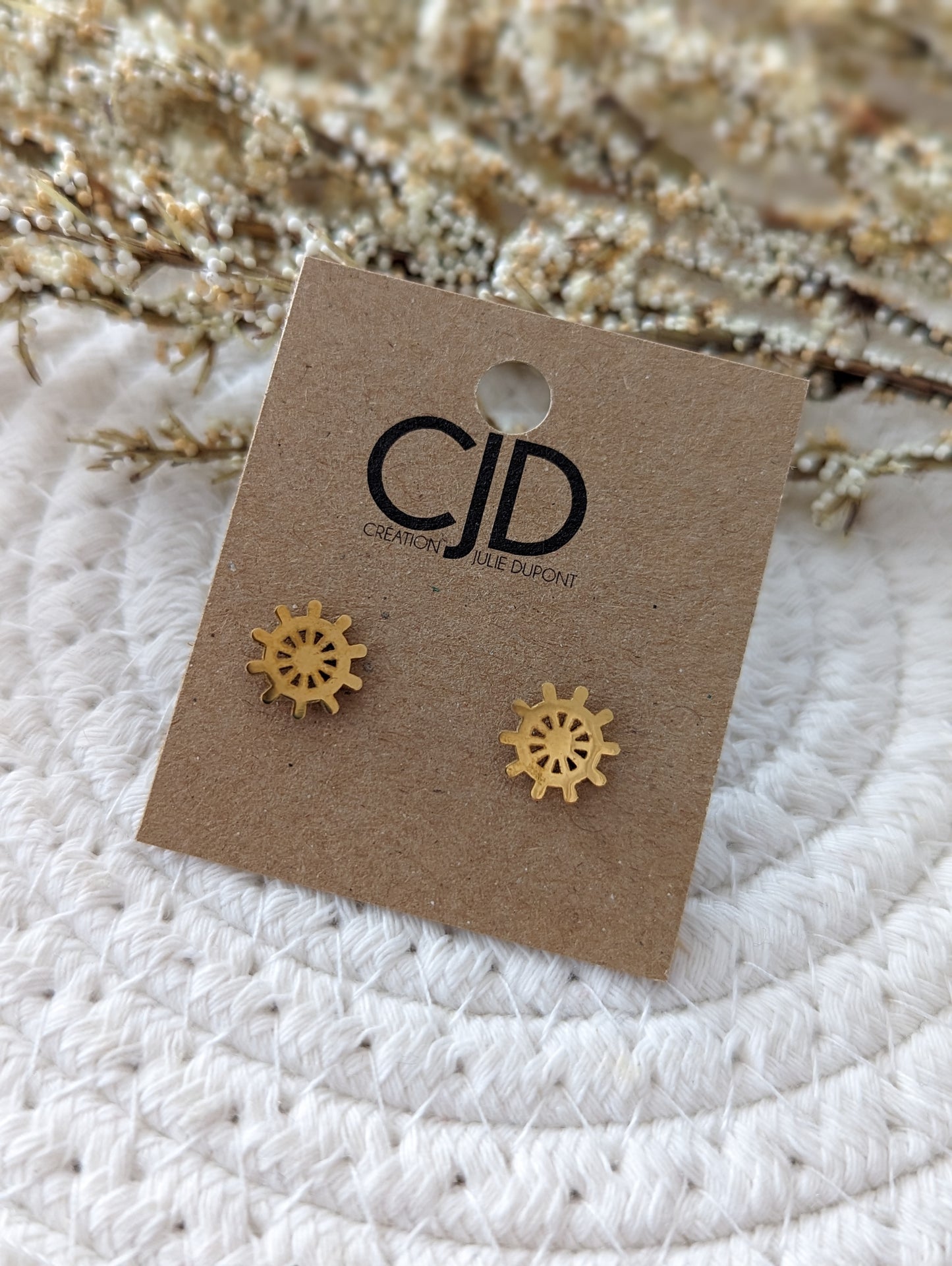 Boucles d'oreilles gouvernail // rudder stud earrings // stainless steel earrings // minimalist jewelry // (bo-1648)