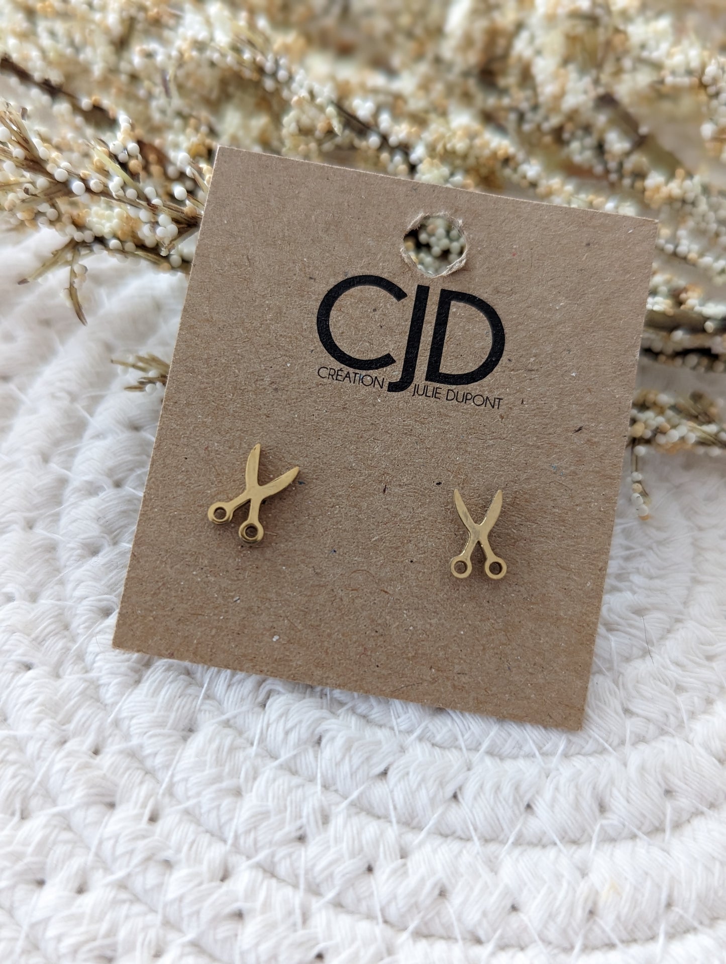 Boucles d'oreilles ciseau // scissor stud earrings // stainless steel earrings // minimalist jewelry // (bo-1652)