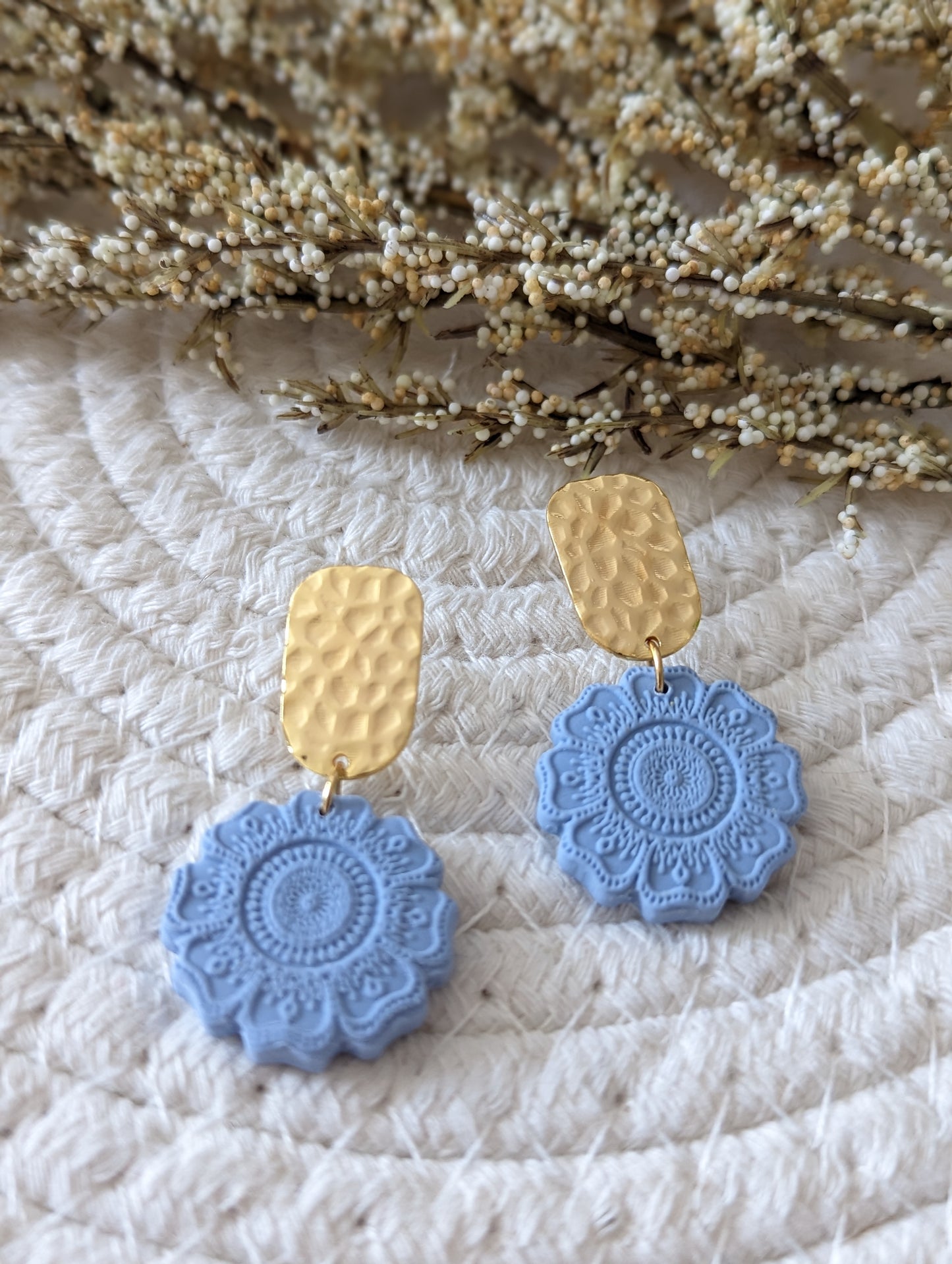 Stud doré et pendentif fleur mandala en argile ( BO-1816)