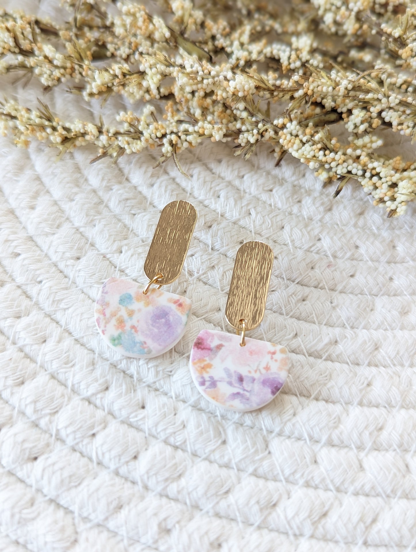 Boucles d'oreilles demi-lune argile et stud doré (BO-1834)