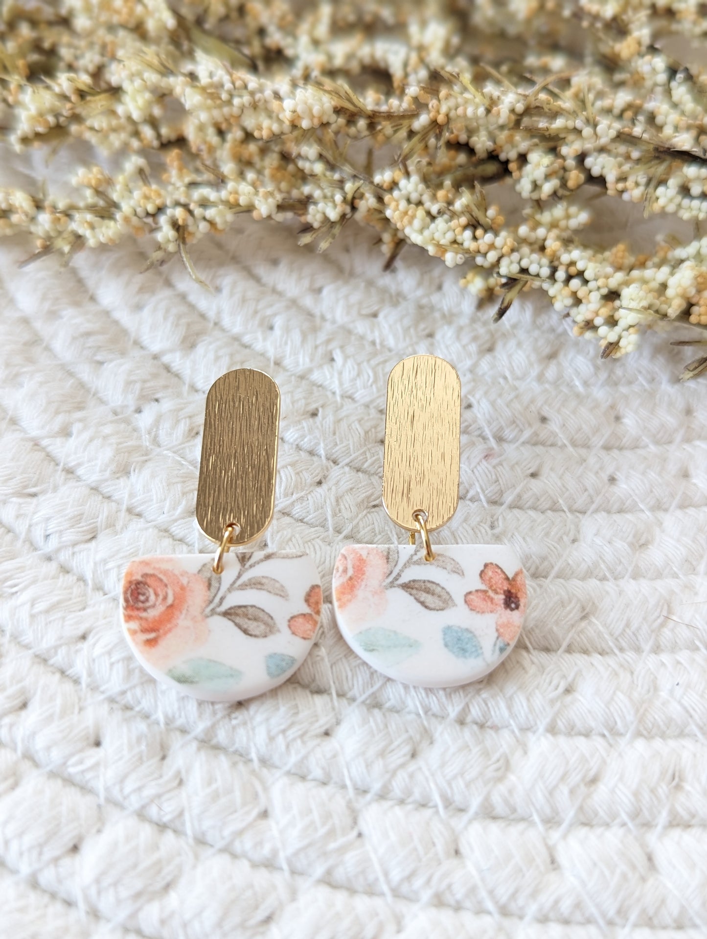Boucles d'oreilles demi-lune argile et stud doré (BO-1834)