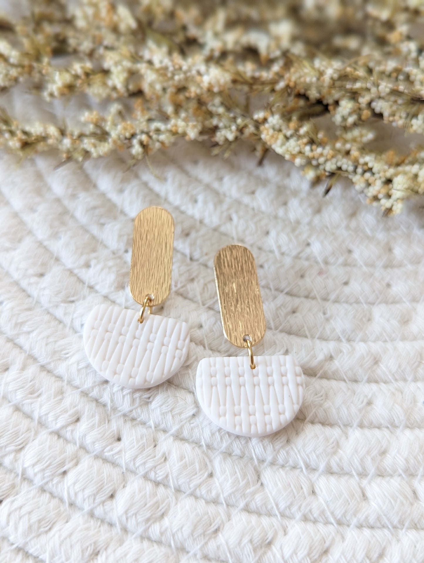 Boucles d'oreilles demi-lune argile et stud doré (BO-1834)