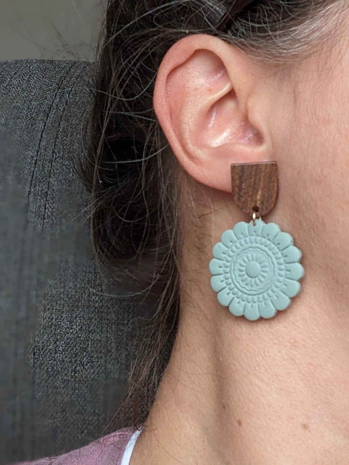 Boucles d'oreilles stud bois et pendentif en argile motif mandala (BO-1837)