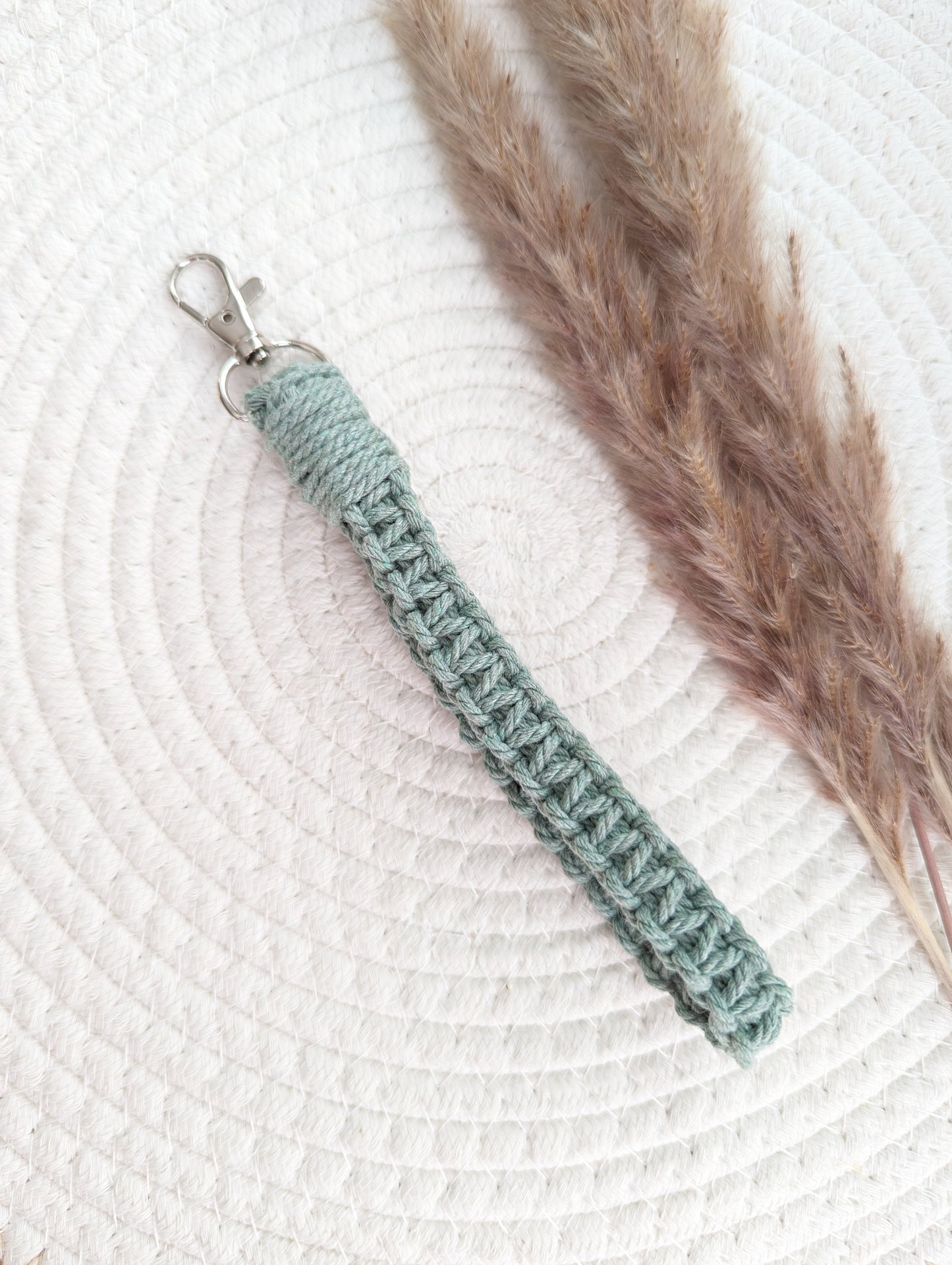 Porte-clé de poignet en macramé | sauge | AtelierMB