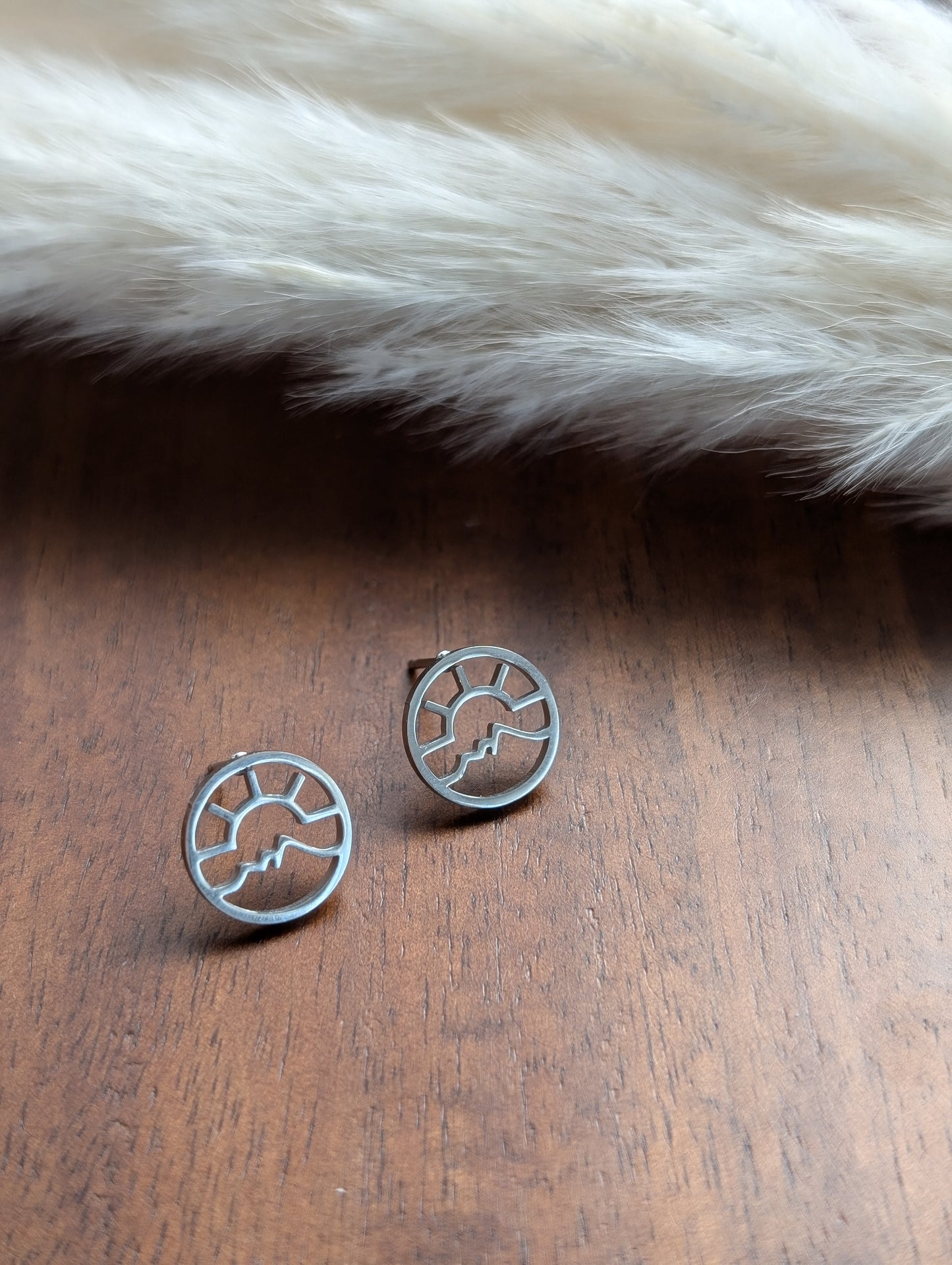 Boucles d'oreilles coucher soleil // sunset stud earrings // stainless steel earrings // minimalist jewelry // (bo-1870)