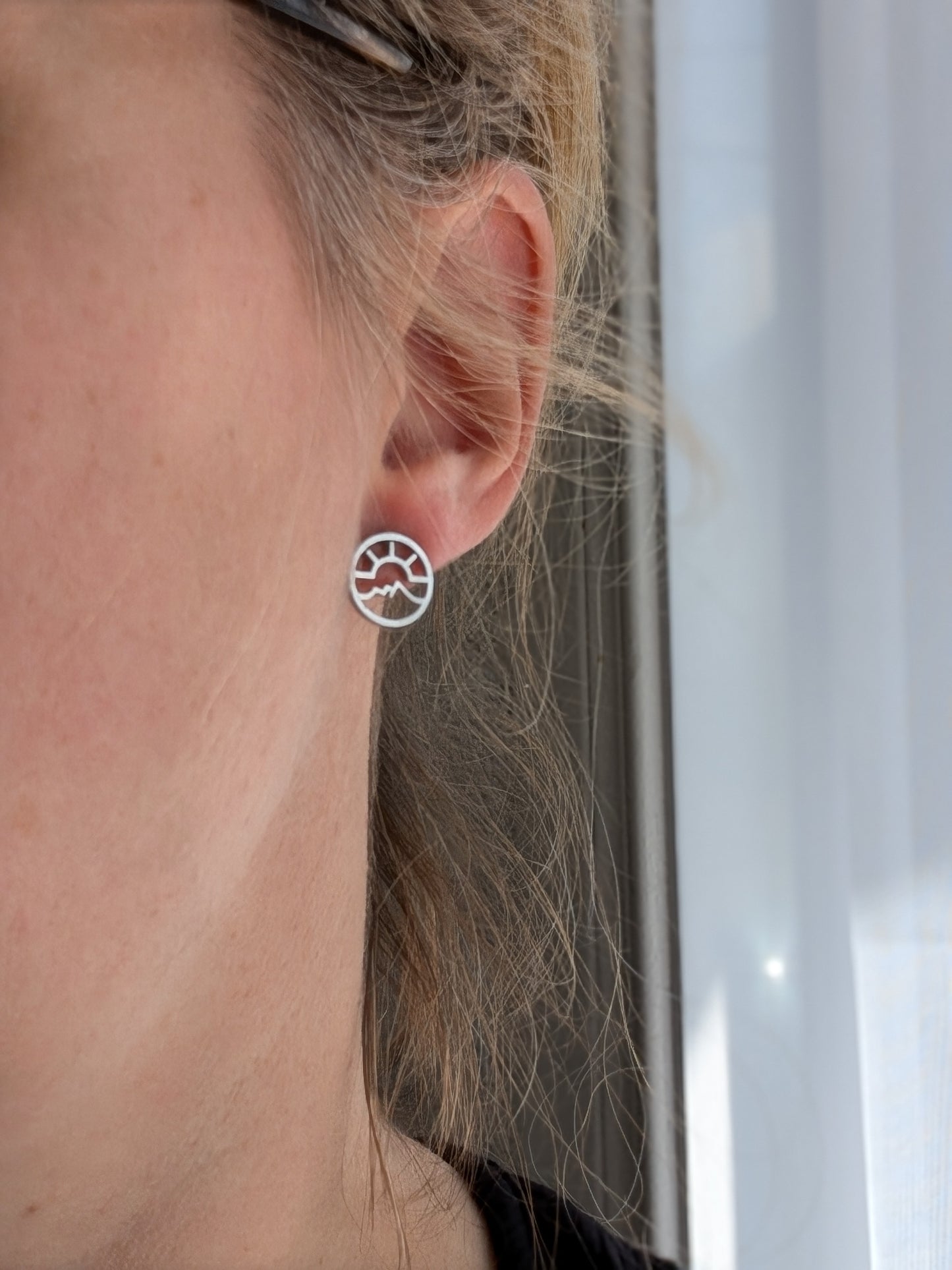 Boucles d'oreilles coucher soleil // sunset stud earrings // stainless steel earrings // minimalist jewelry // (bo-1870)