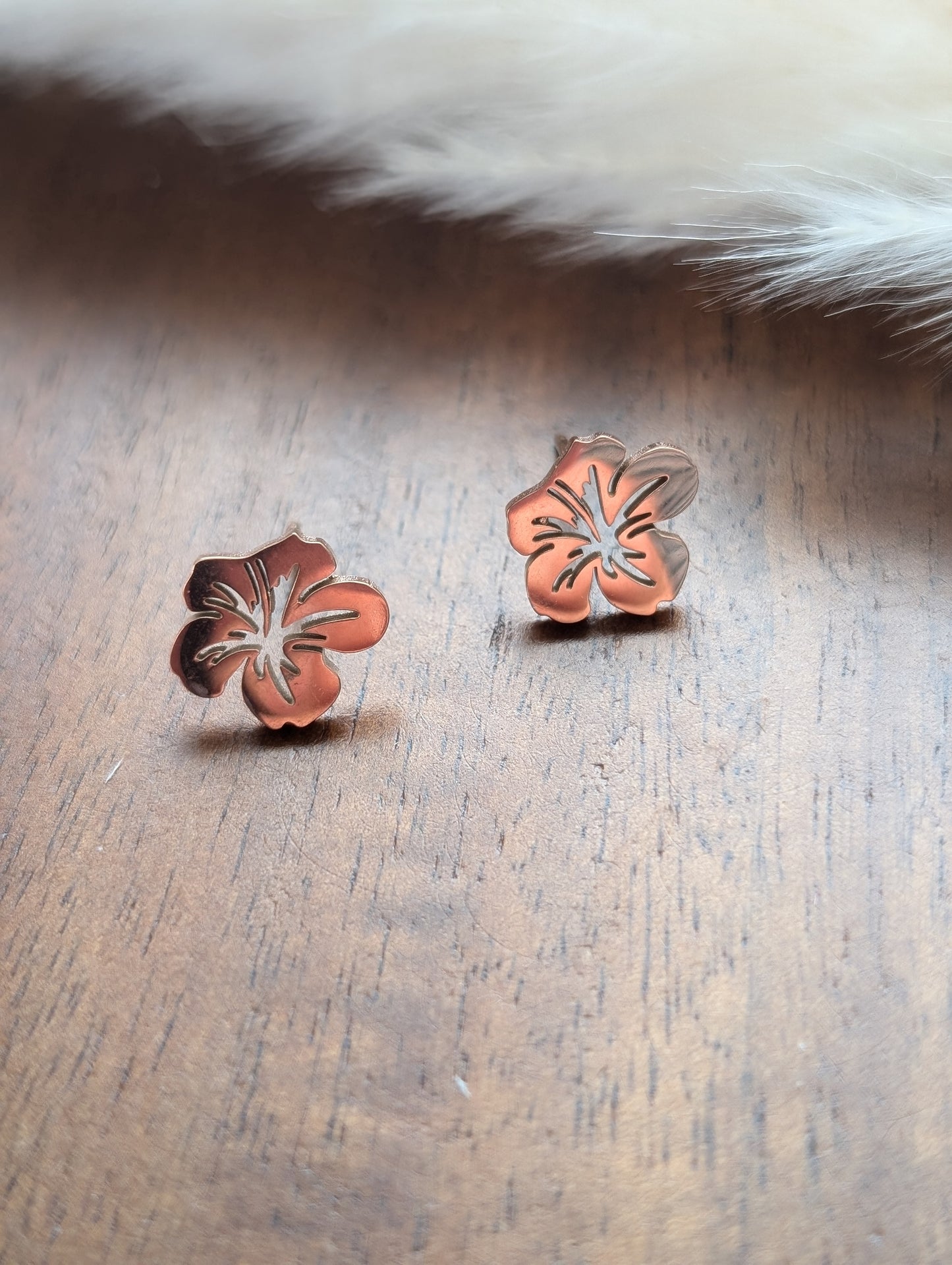 Boucles d'oreilles fleur tropicale acier inoxydable // tropical flower stud earrings // stainless steel earrings // minimalist jewelry // (bo-1872)