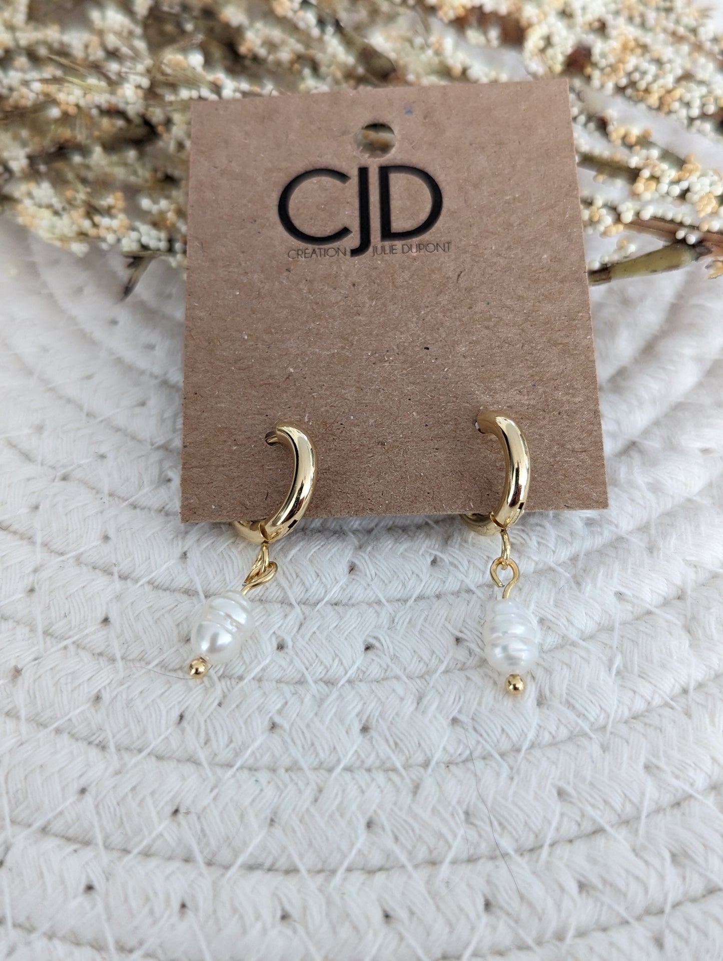 Boucles d'oreilles Huggies et perle d'eau douce (BO-1848)