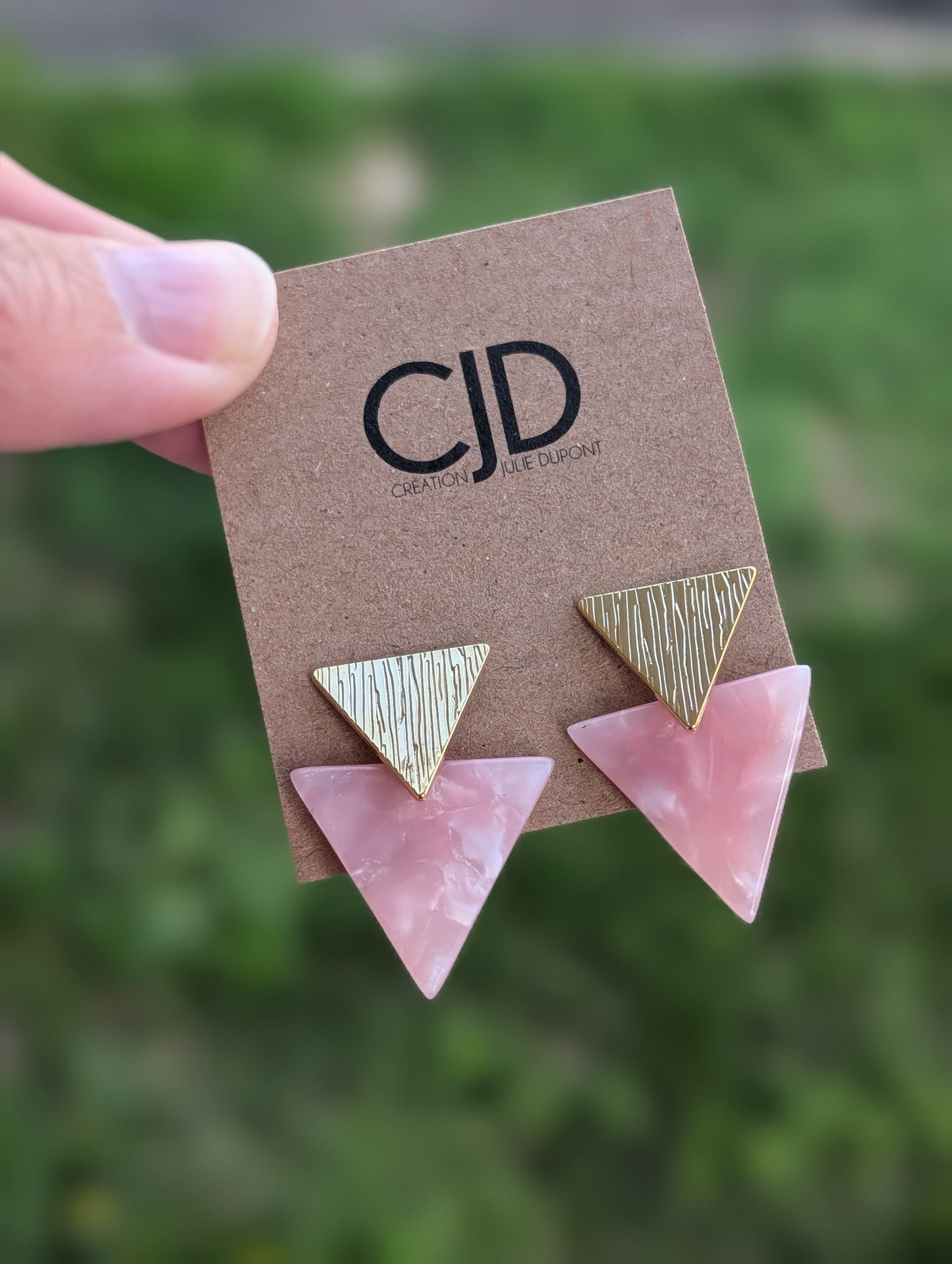 Boucles d'oreilles triangle// acrylique // acetate earrings // geometrique // cadeau pour elle // (bo-1538)