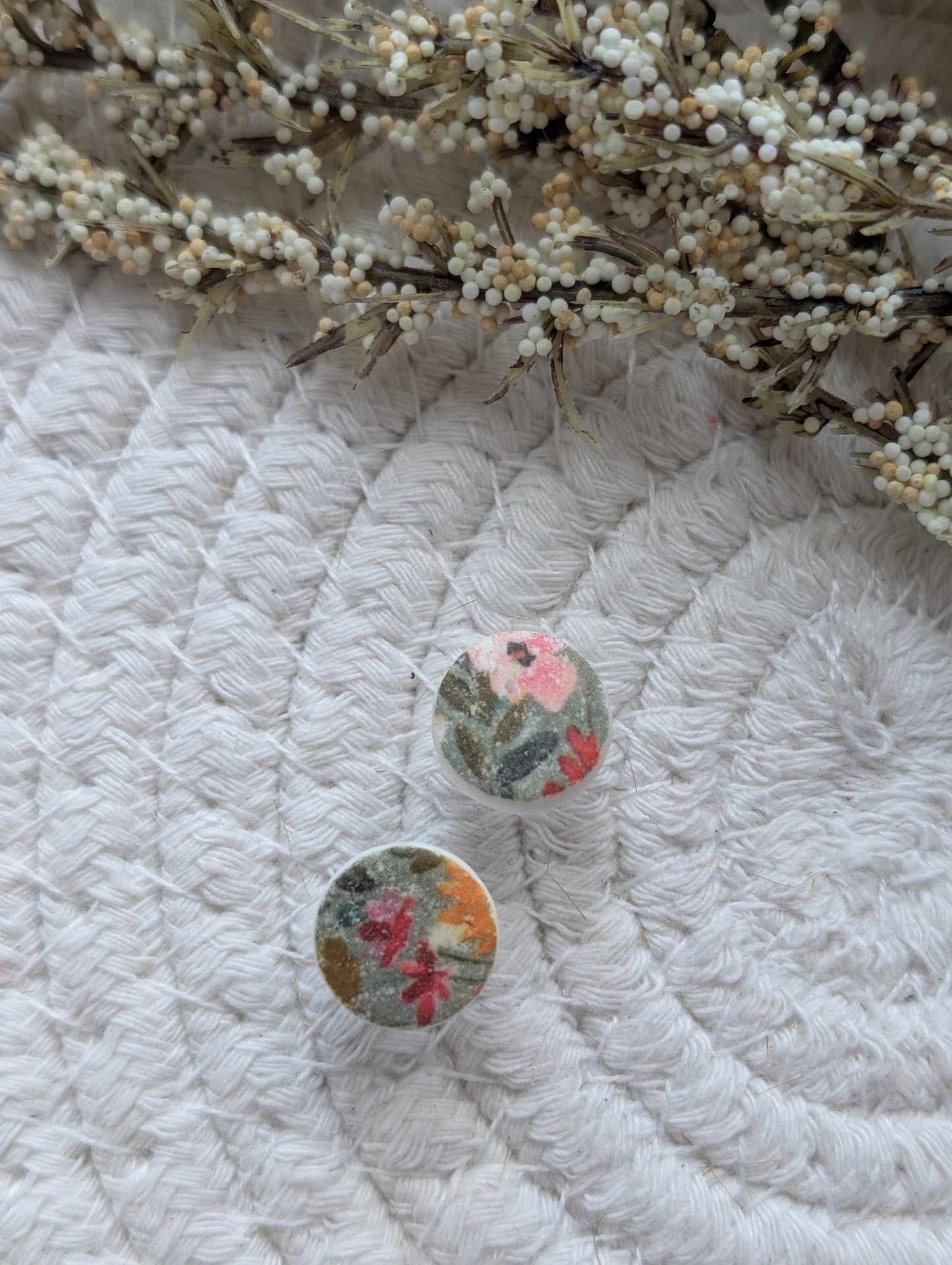 Stud en argile polymère motif varié