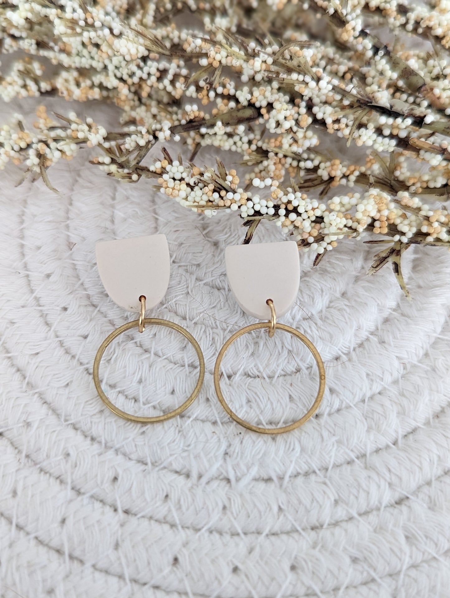 Stud argile et anneau laiton | boucles d'oreilles minimalistes (BO-1844)