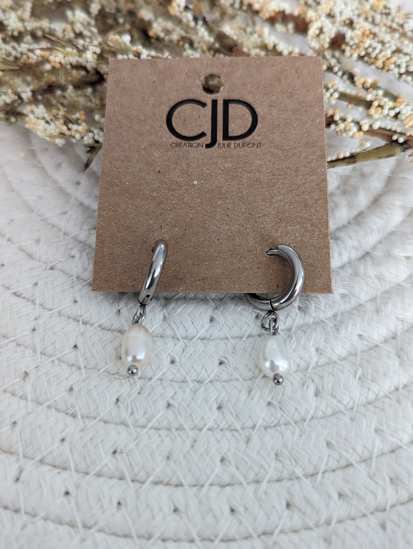 Boucles d'oreilles Huggies et perle d'eau douce (BO-1848)