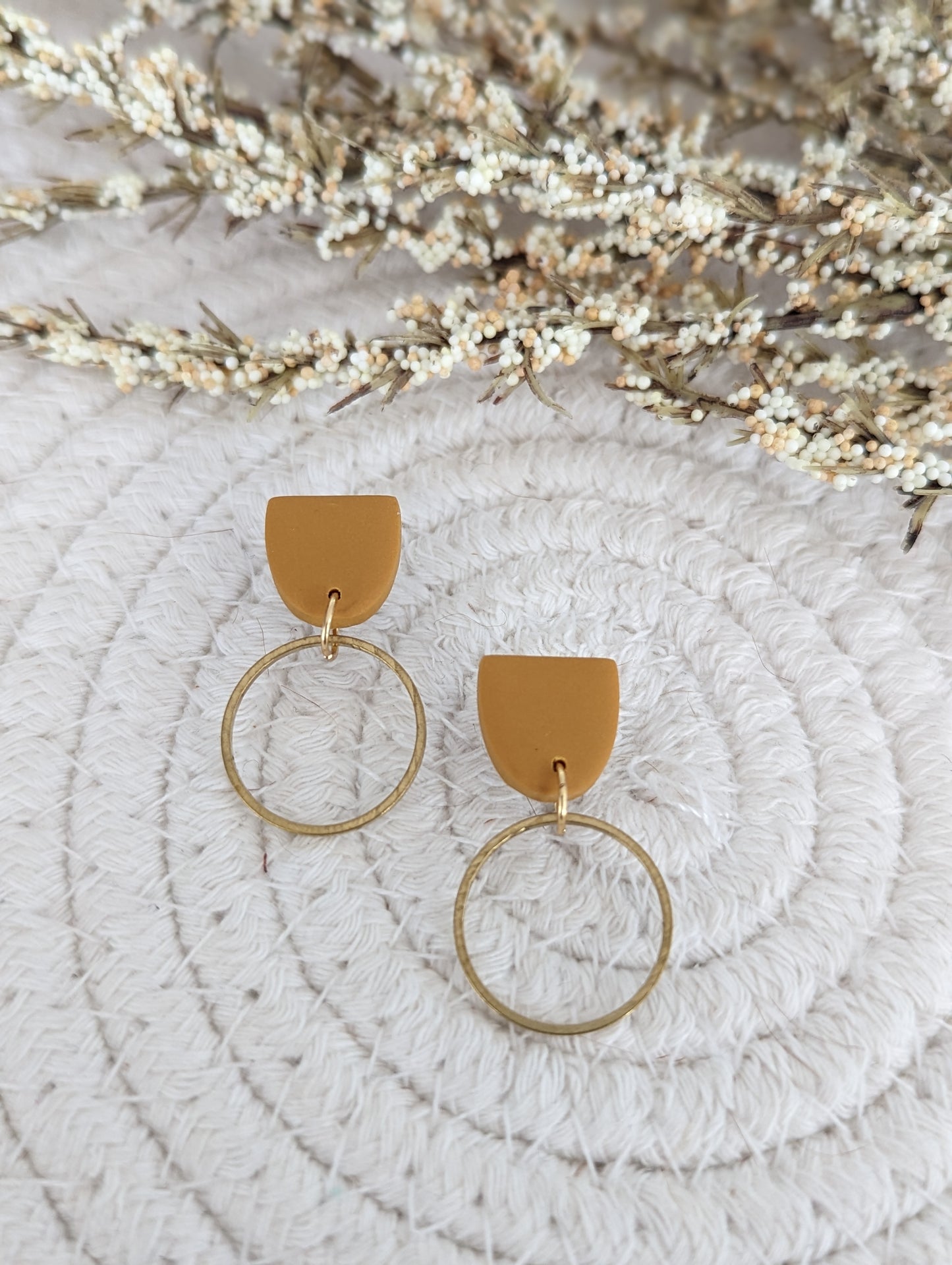 Stud argile et anneau laiton | boucles d'oreilles minimalistes (BO-1844)