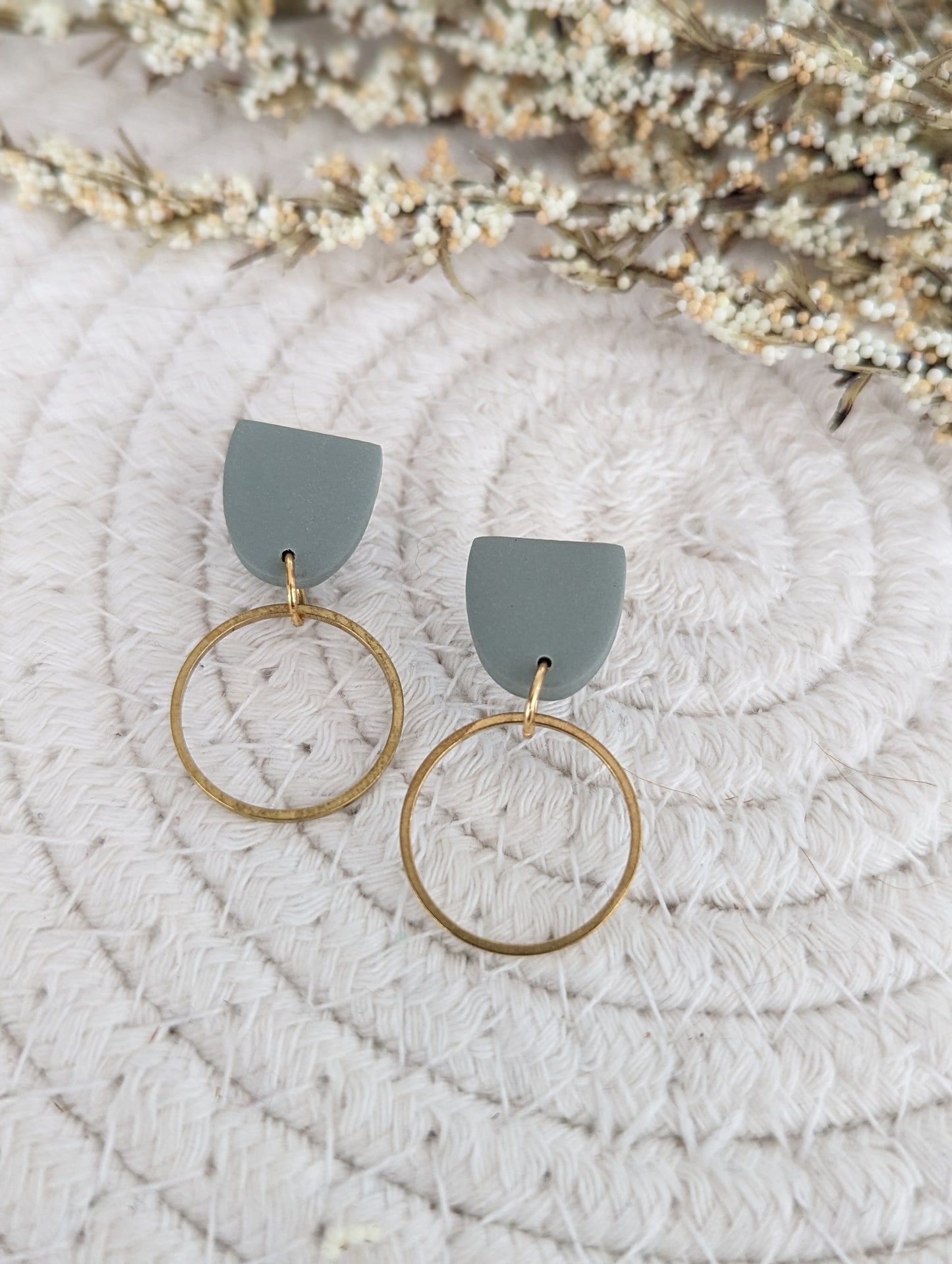 Stud argile et anneau laiton | boucles d'oreilles minimalistes (BO-1844)