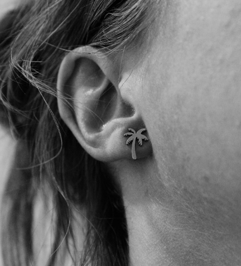 Boucles d'oreilles palmier // palm tree stud earrings // stainless steel earrings // minimalist jewelry // (bo-1647)