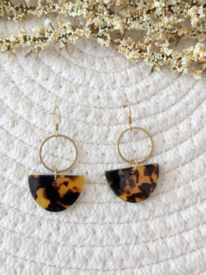 Boucles d'oreilles anneau laiton et demi lune en acétate (BO-1737)