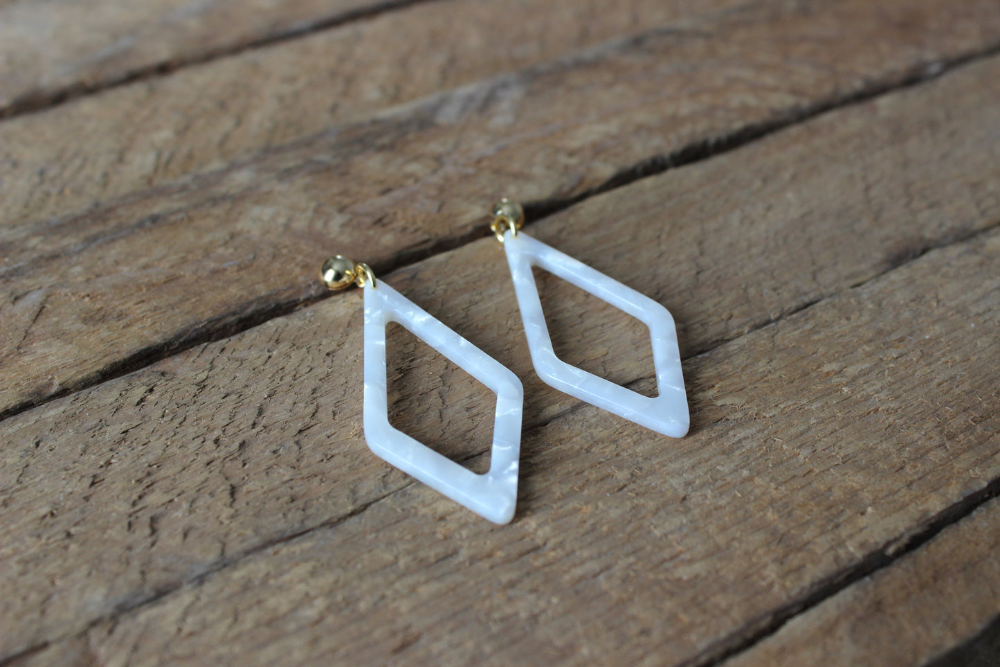Boucles d'oreilles acrylique // acetate earrings // geometrique // minimalist earrings // cadeau pour elle // (bo-1502)