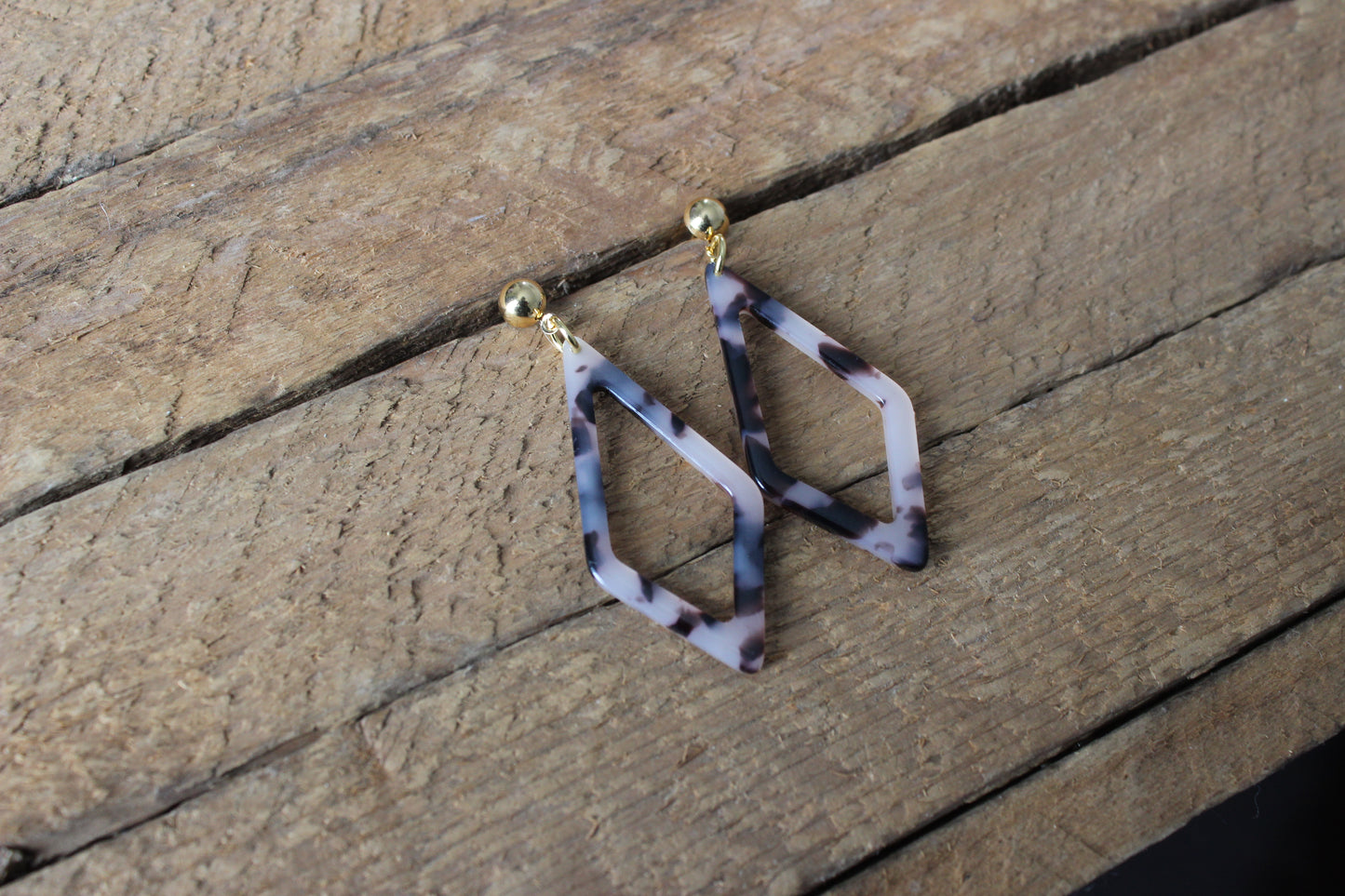 Boucles d'oreilles acrylique // acetate earrings // geometrique // minimalist earrings // cadeau pour elle // (bo-1502)