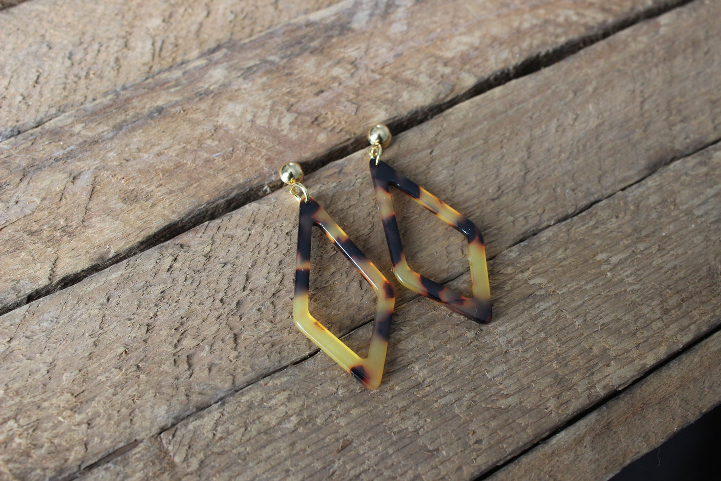 Boucles d'oreilles acrylique // acetate earrings // geometrique // minimalist earrings // cadeau pour elle // (bo-1502)