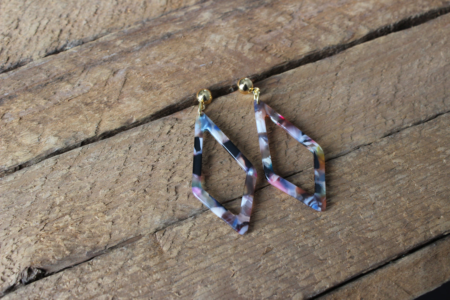 Boucles d'oreilles acrylique // acetate earrings // geometrique // minimalist earrings // cadeau pour elle // (bo-1502)