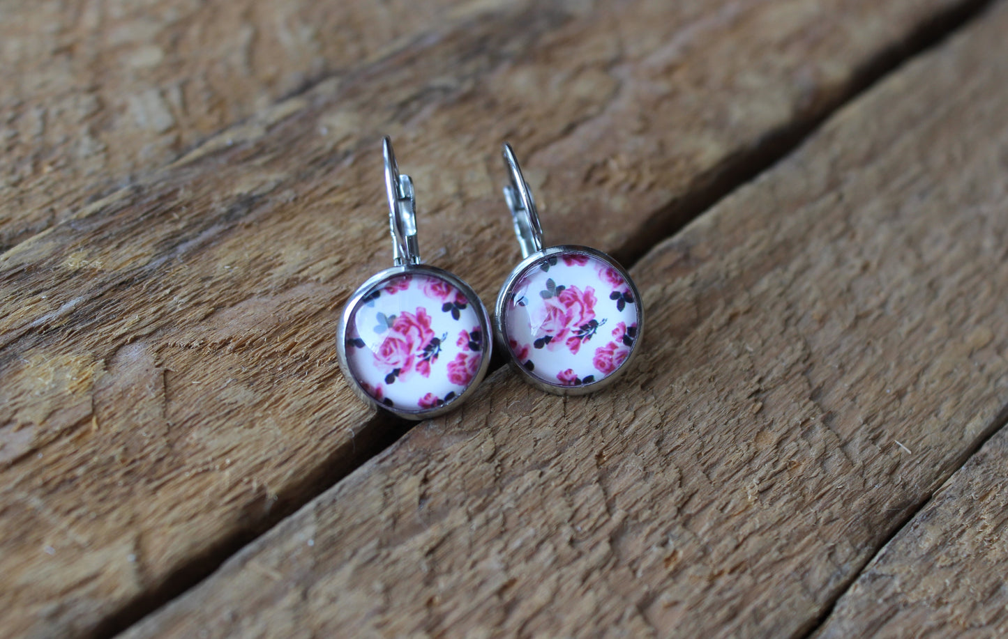 Petites merveilles fleurie // fleur rose // flower stud earrings // cute glass cabochon (BO-1529)