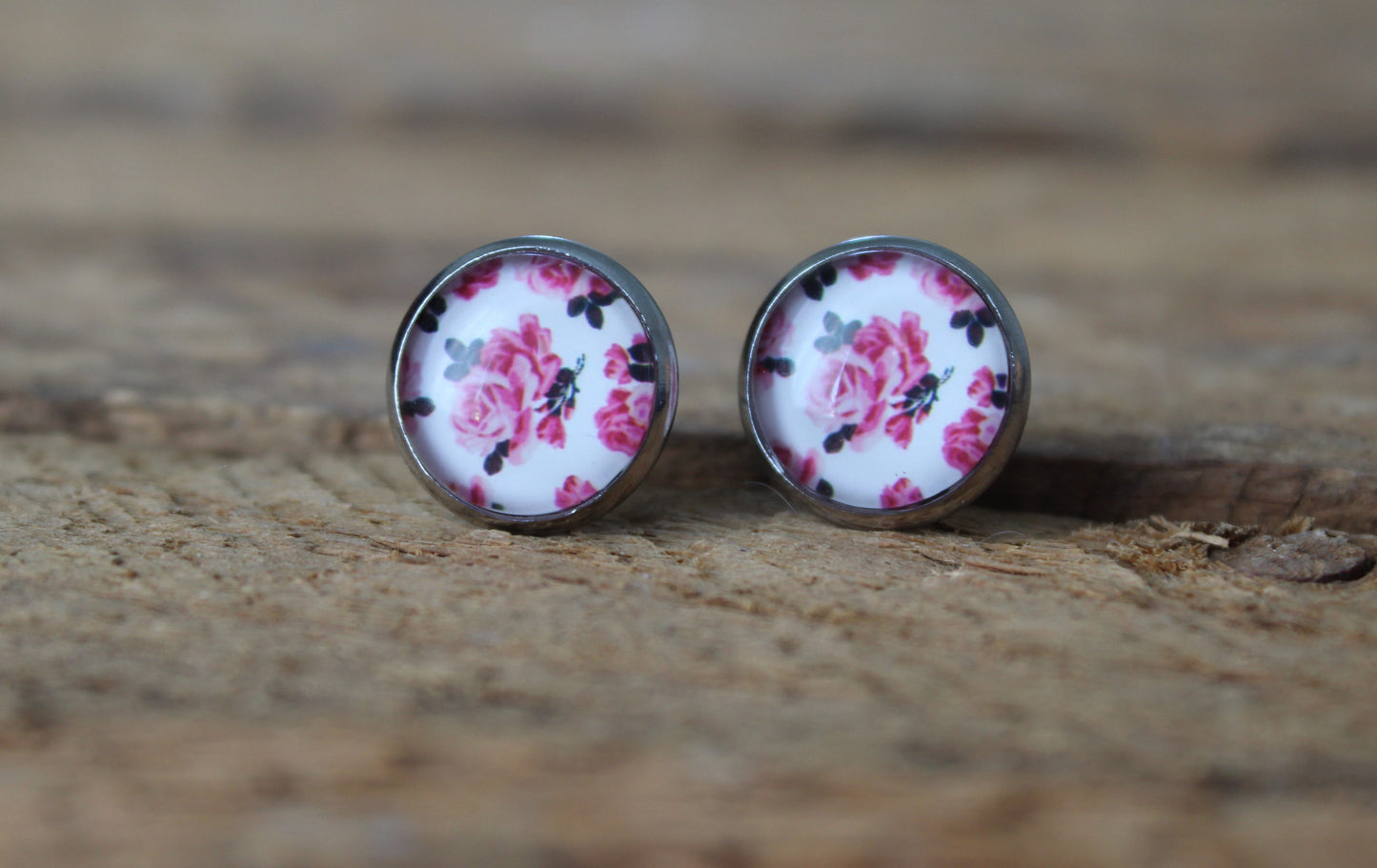 Petites merveilles fleurie // fleur rose // flower stud earrings // cute glass cabochon (BO-1529)
