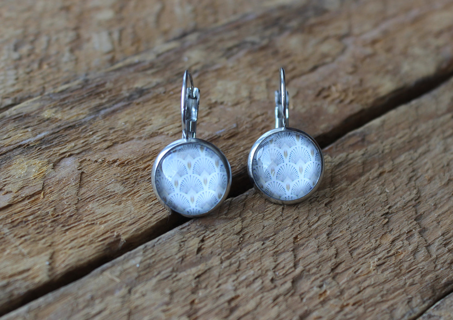 Petites merveilles motif // pattern earrings // cute glass cabochon (BO-1530)