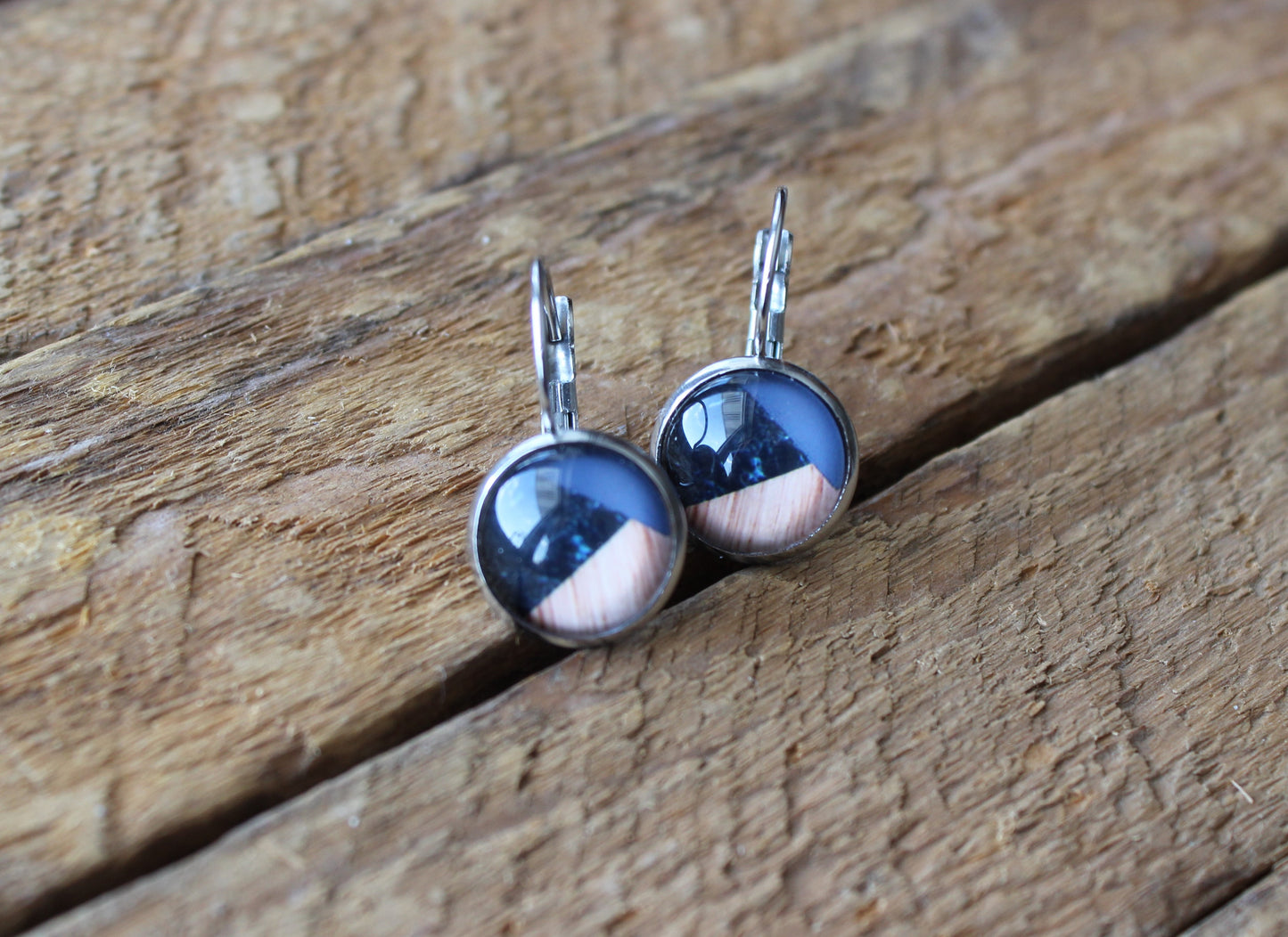 Petites merveilles geometrique bois noir // wood black stud earrings // cute glass cabochon (BO-1533)