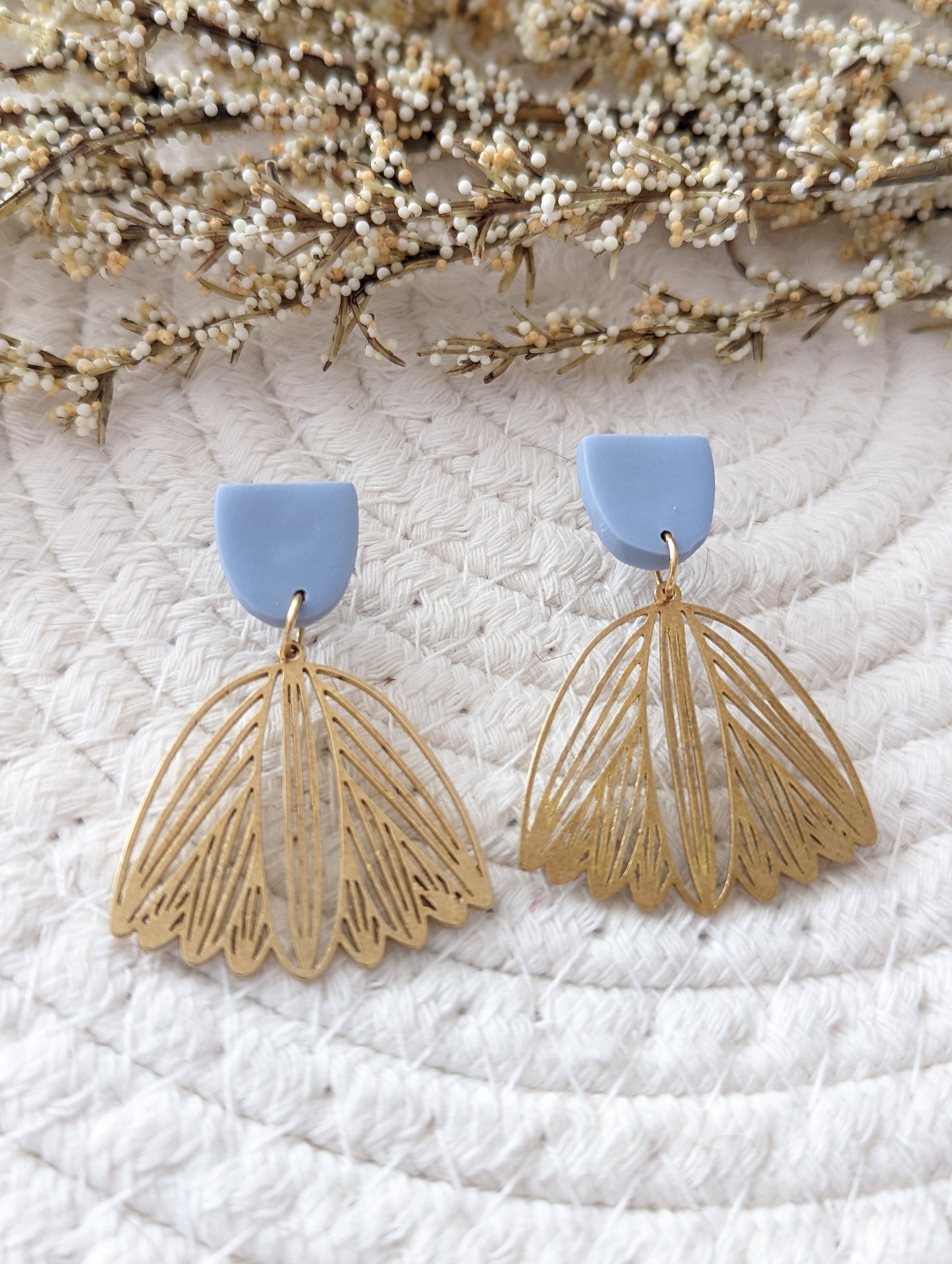 Boucles d'oreilles stud argile et pendentif fleur laiton (bo-1768)