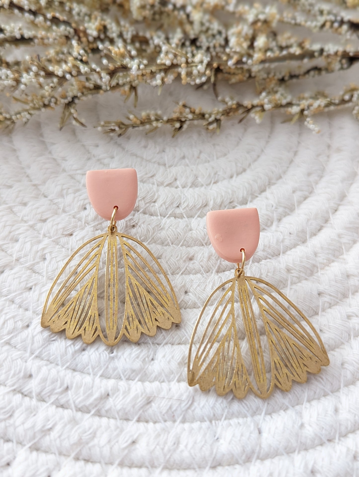 Boucles d'oreilles stud argile et pendentif fleur laiton (bo-1768)