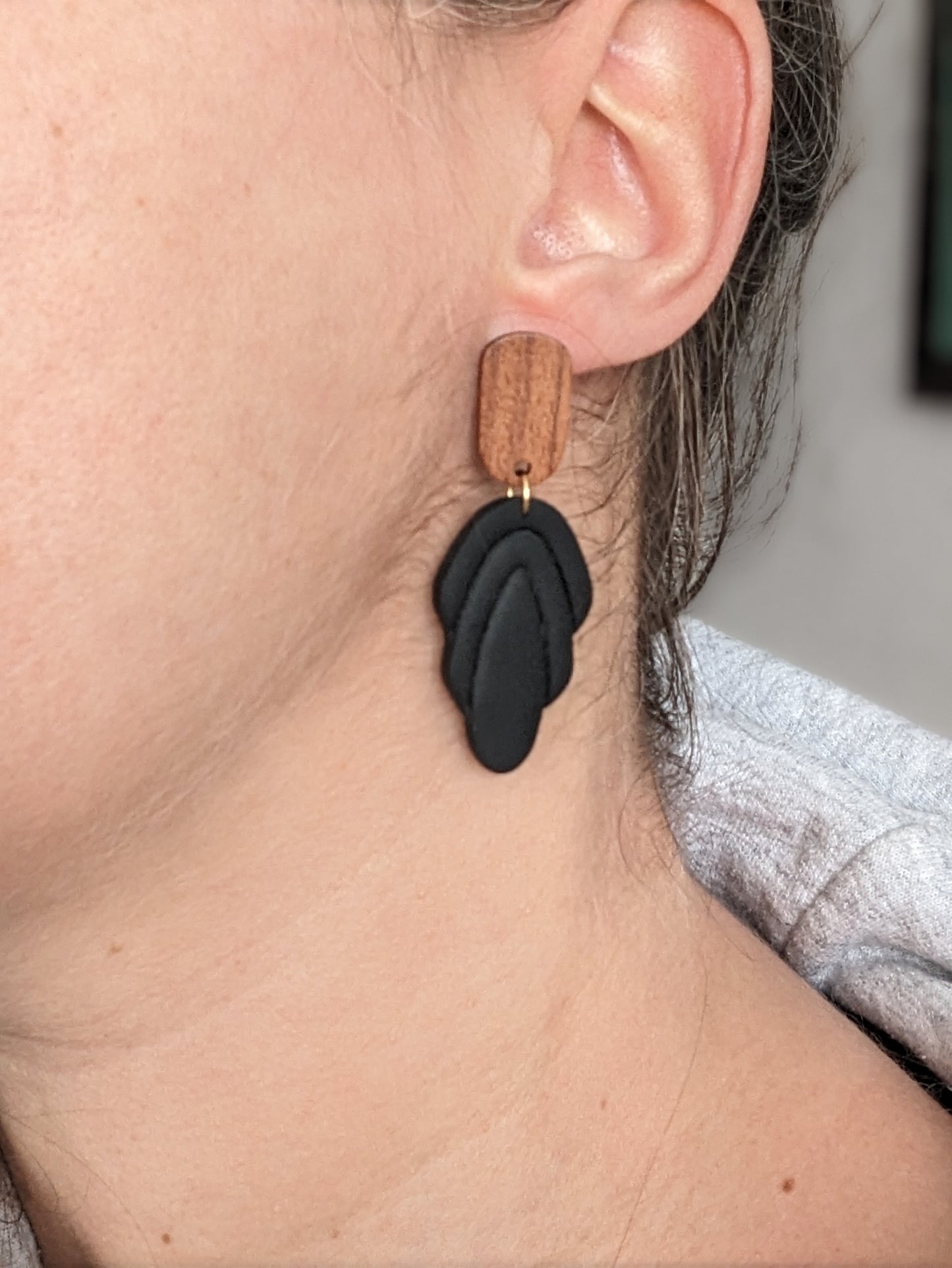 Stud ovale en bois et pendentif en argile ( bo-1811)