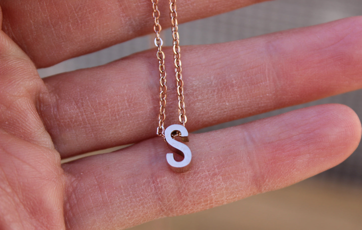 Collier minimaliste // collier initiale majuscules // initial necklace // letter necklace // name necklace // collier personnalisé (CO-190)