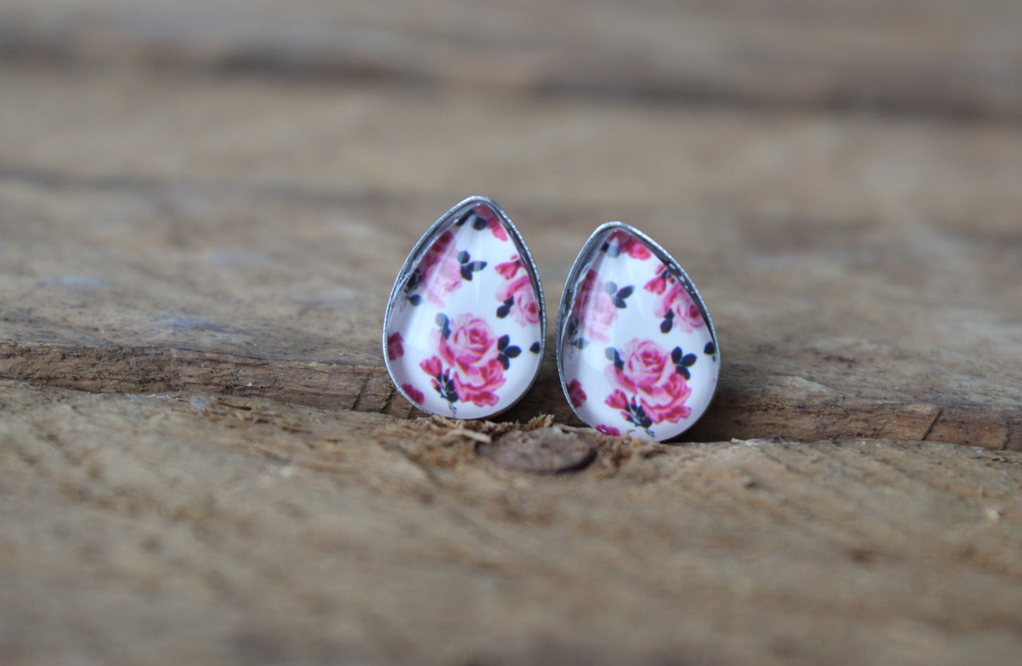 Petites merveilles fleurie // rose // Goutte d'eau // teardrop studs earrings // fait au quebec (BO-1529-G)