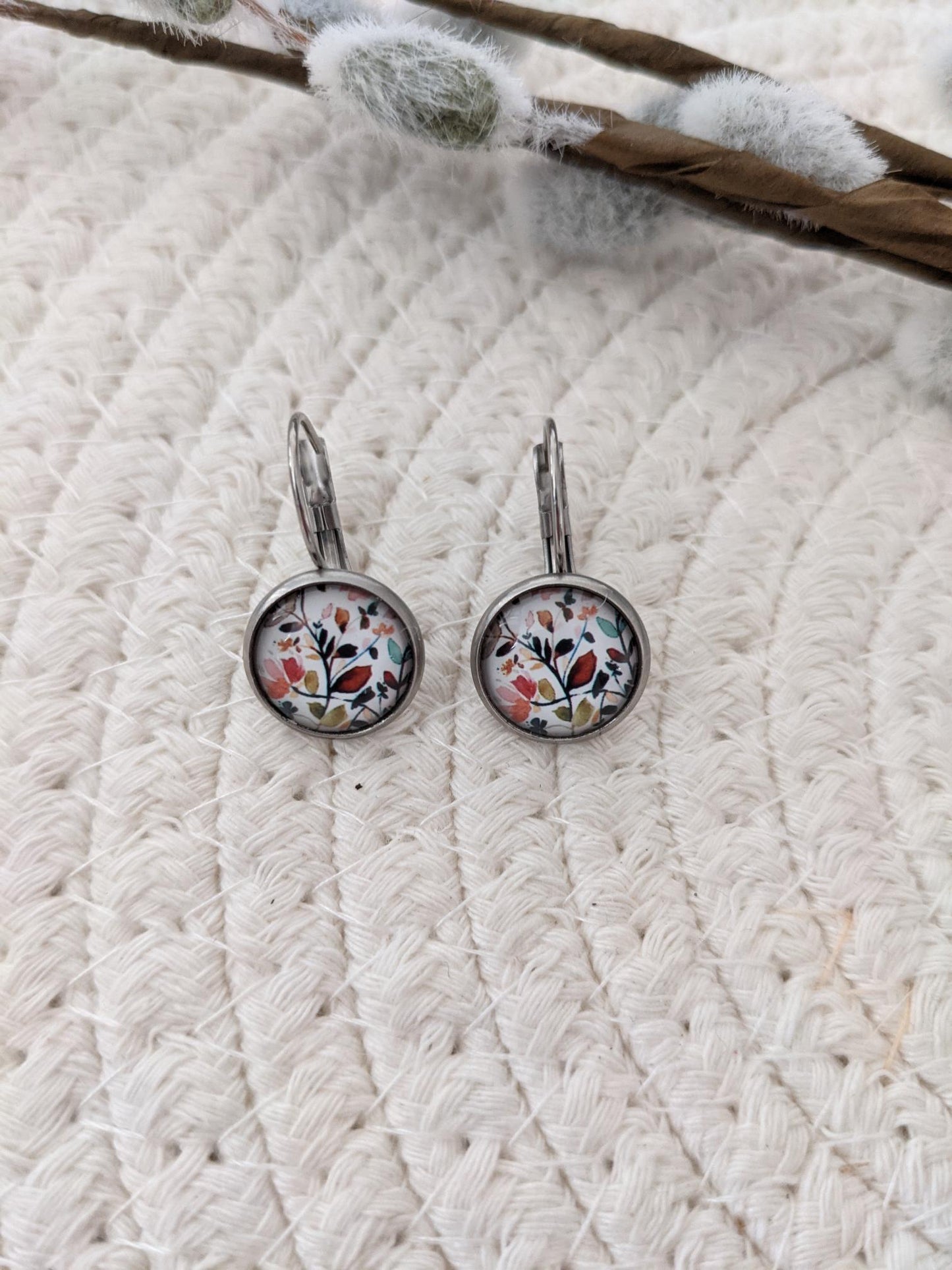 Petites merveilles feuillage automnal // autumn foliage earrings // cute glass cabochon earrings (BO-1683)