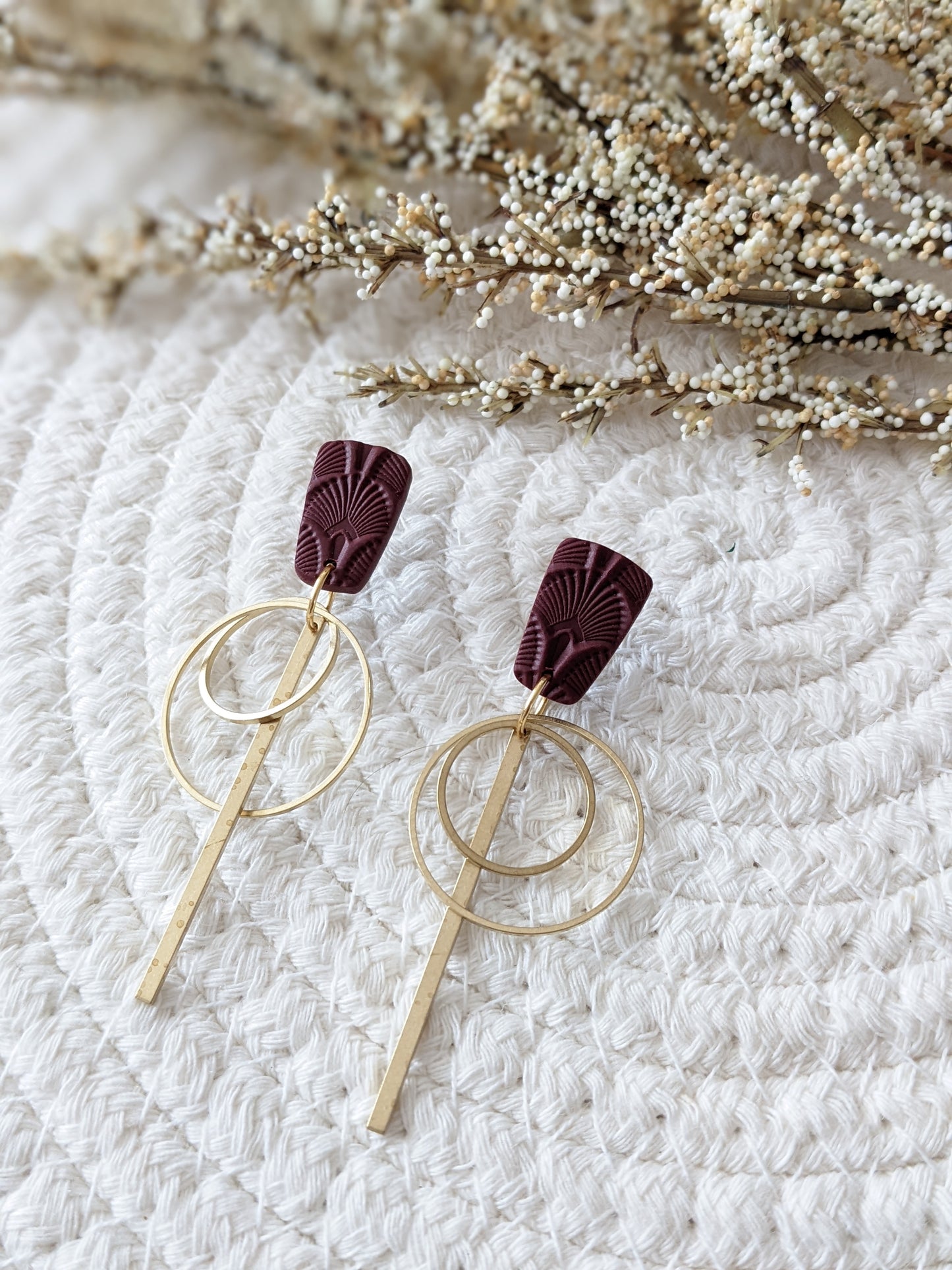 Boucles d'oreilles en argile polymère et laiton // clay stud and raw brass // fait au québec (bo-1678)