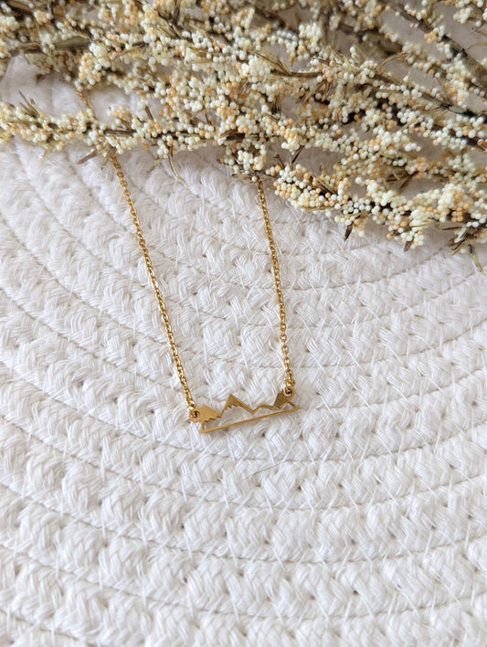 Collier minimaliste montagne // minimalist necklace mountain // acier inoxydable // hypo-allergene (CO-193)