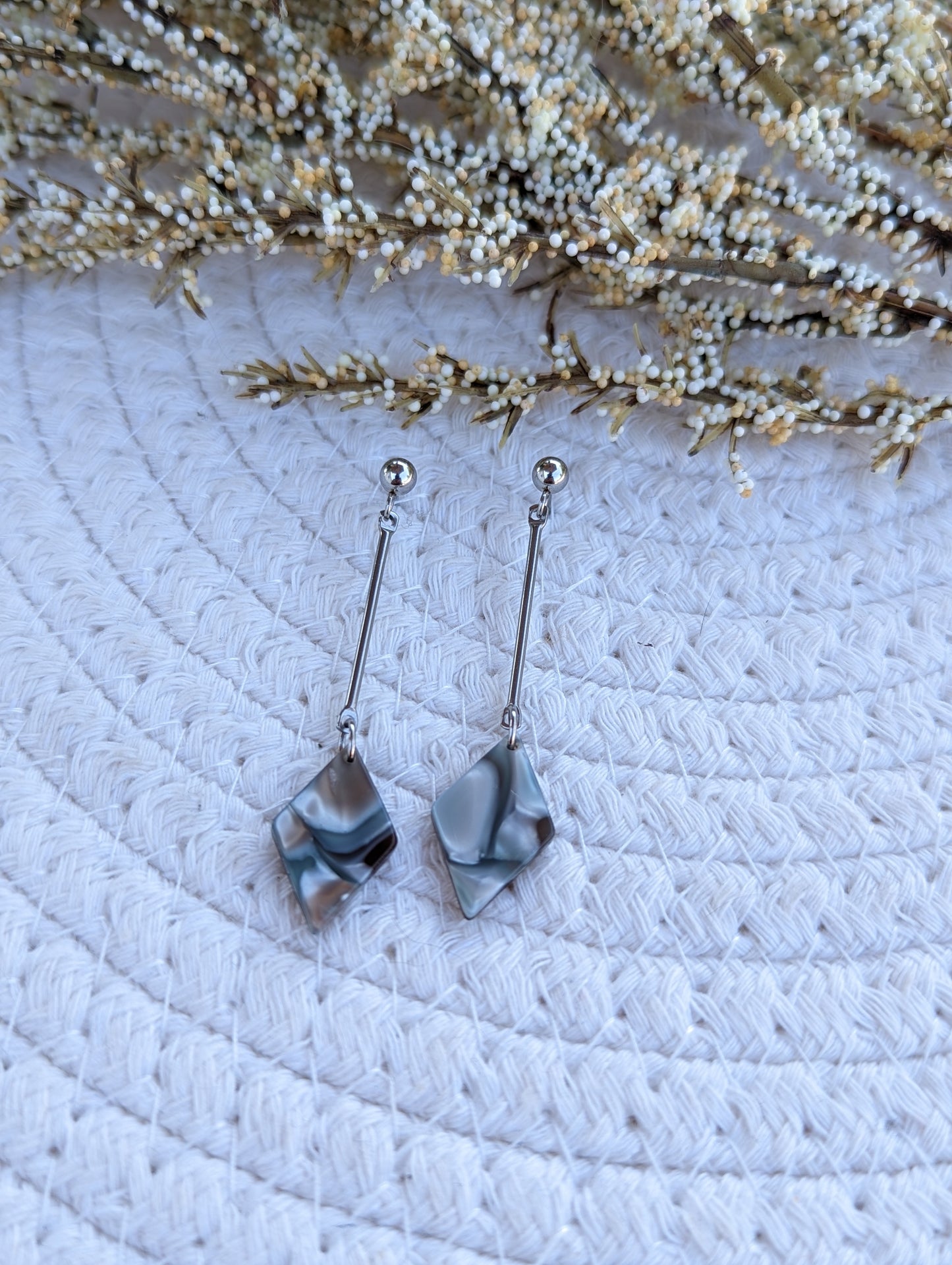 Boucles d'oreilles minimalistes losange en acétate (BO-1761)
