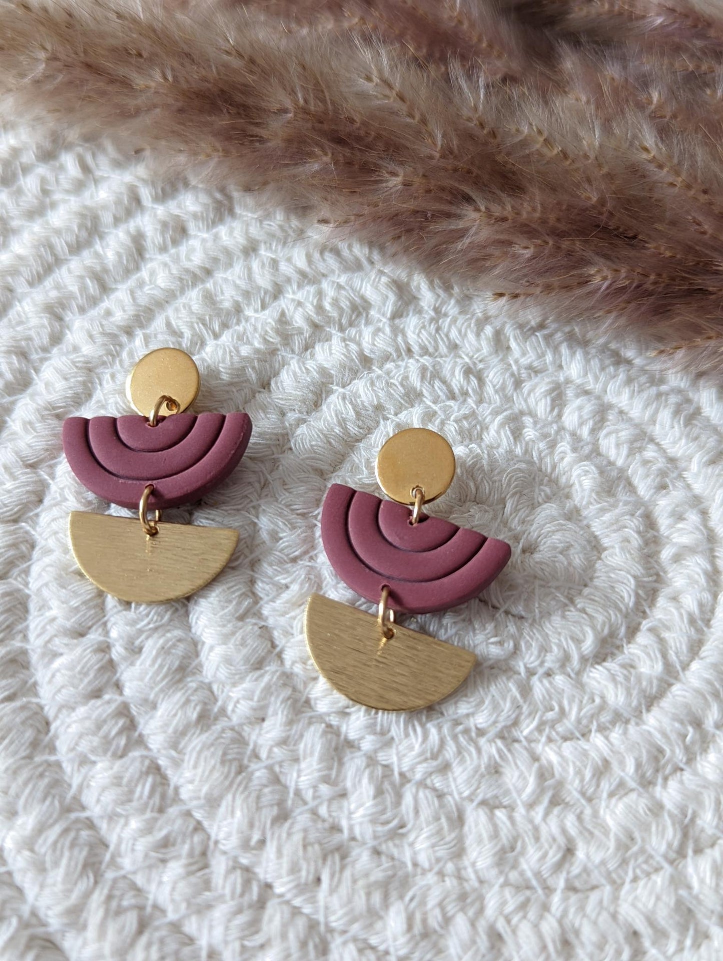Boucles d'oreilles argile et laiton en demi-lune | half moon brass and polymer clay earrings ( BO-1748)